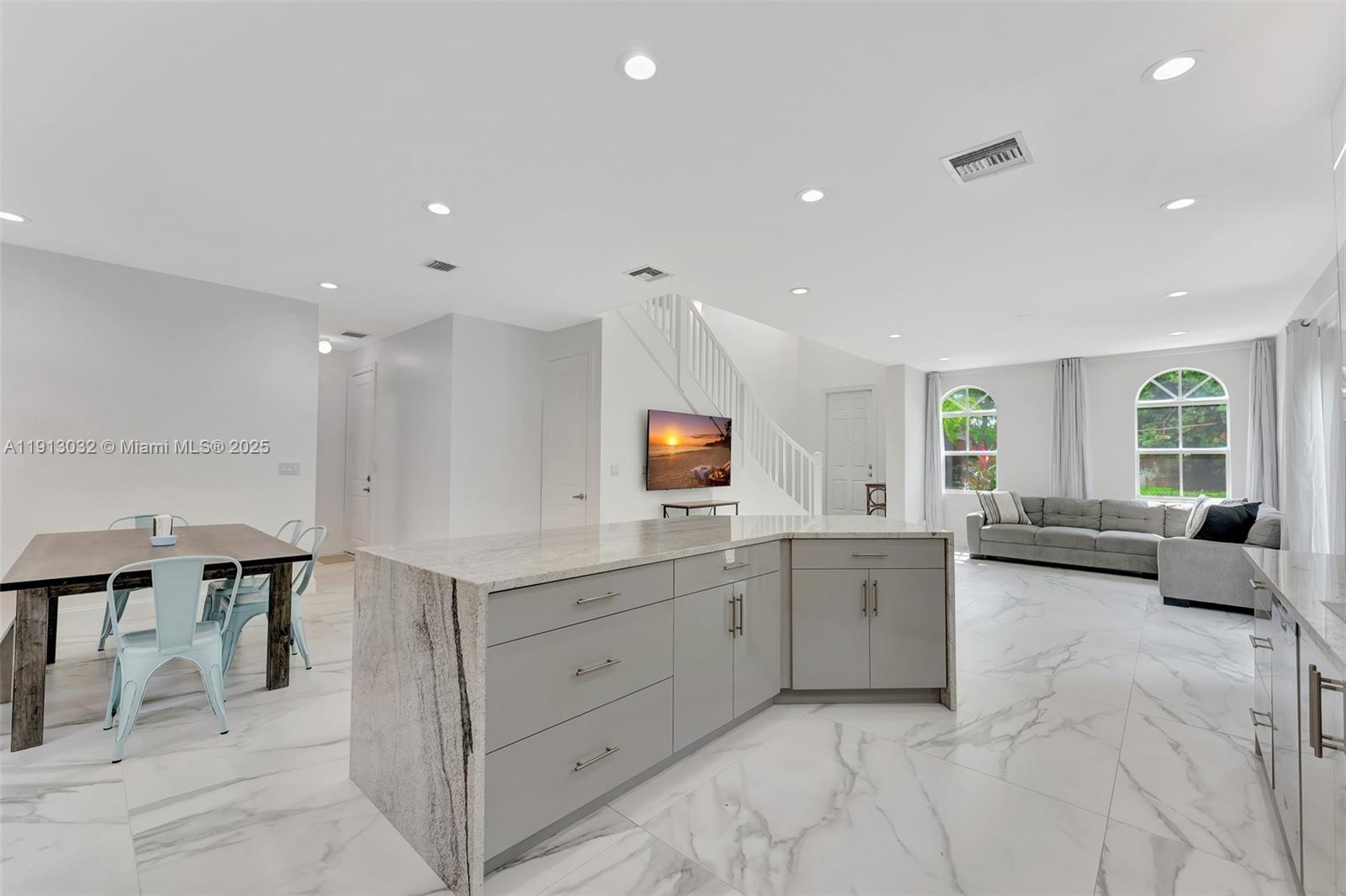 LAUDERDALE - Residential Lease