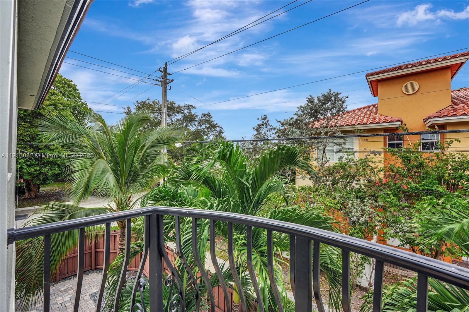 LAUDERDALE - Residential Lease