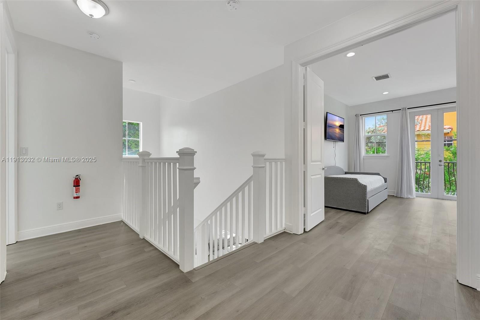 LAUDERDALE - Residential Lease