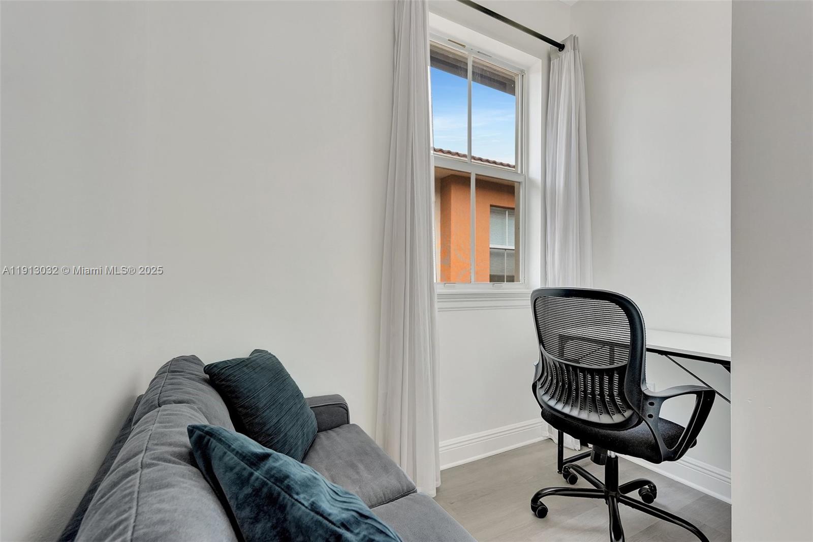 LAUDERDALE - Residential Lease