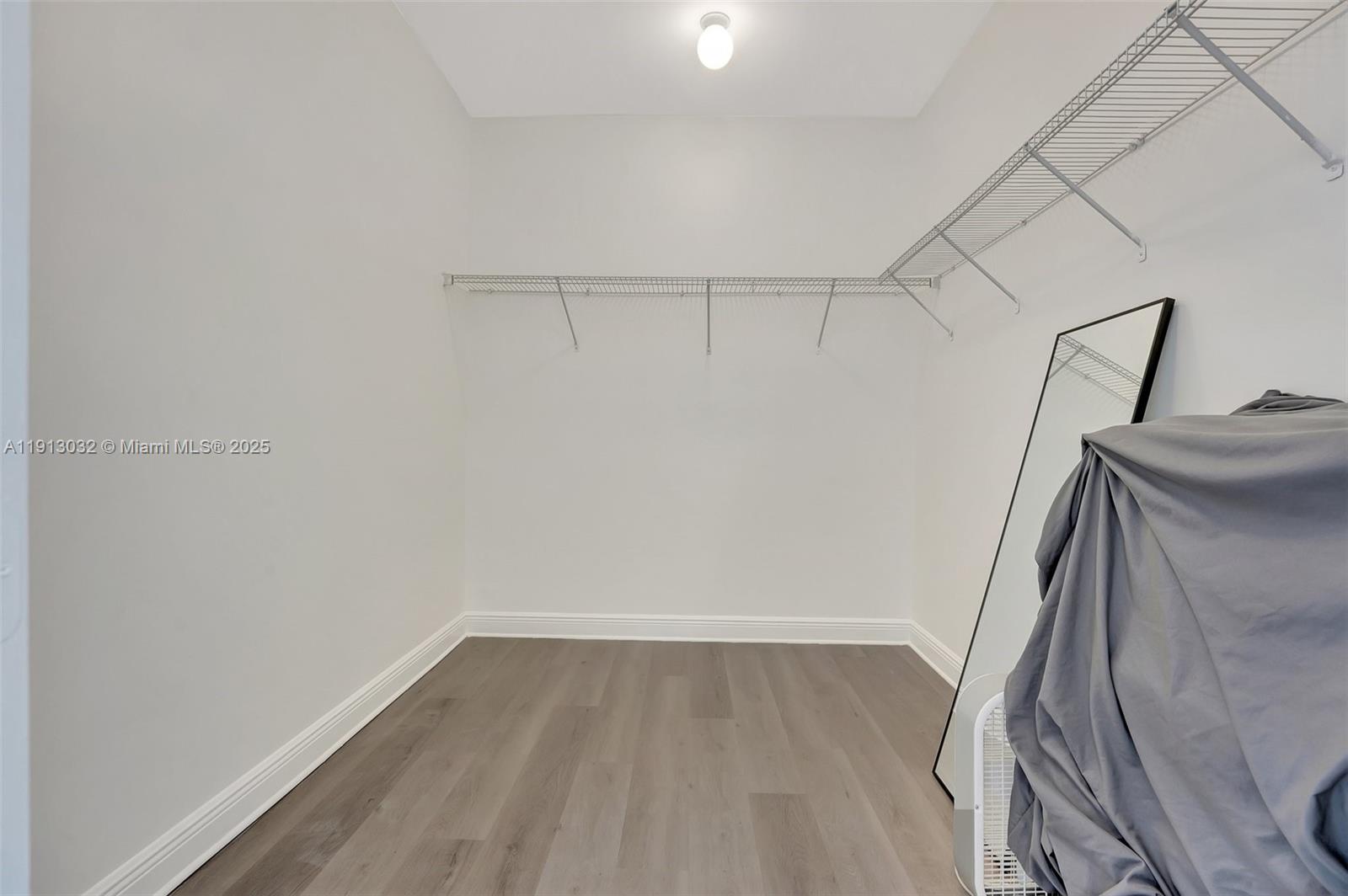 LAUDERDALE - Residential Lease