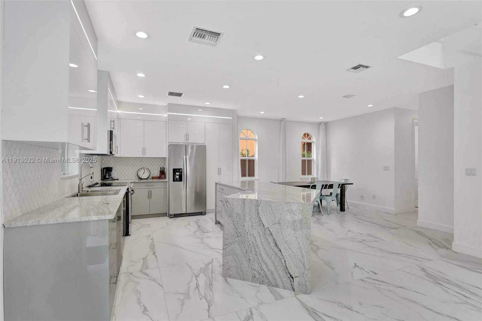 LAUDERDALE - Residential Lease