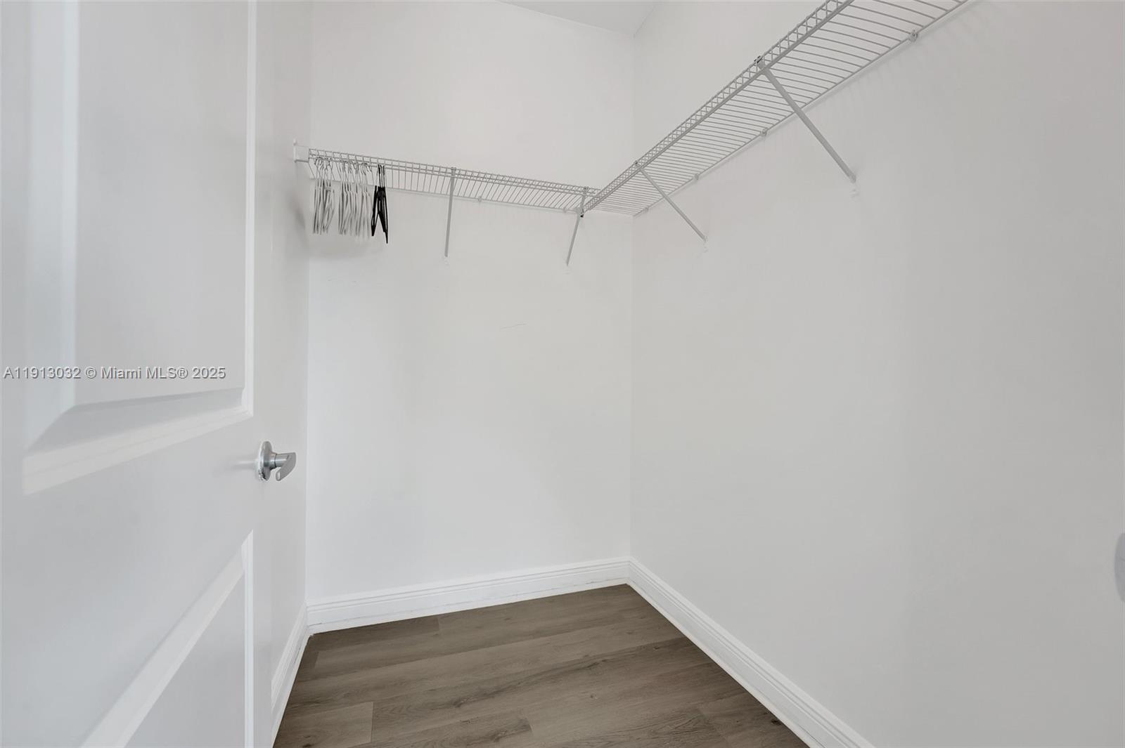 LAUDERDALE - Residential Lease