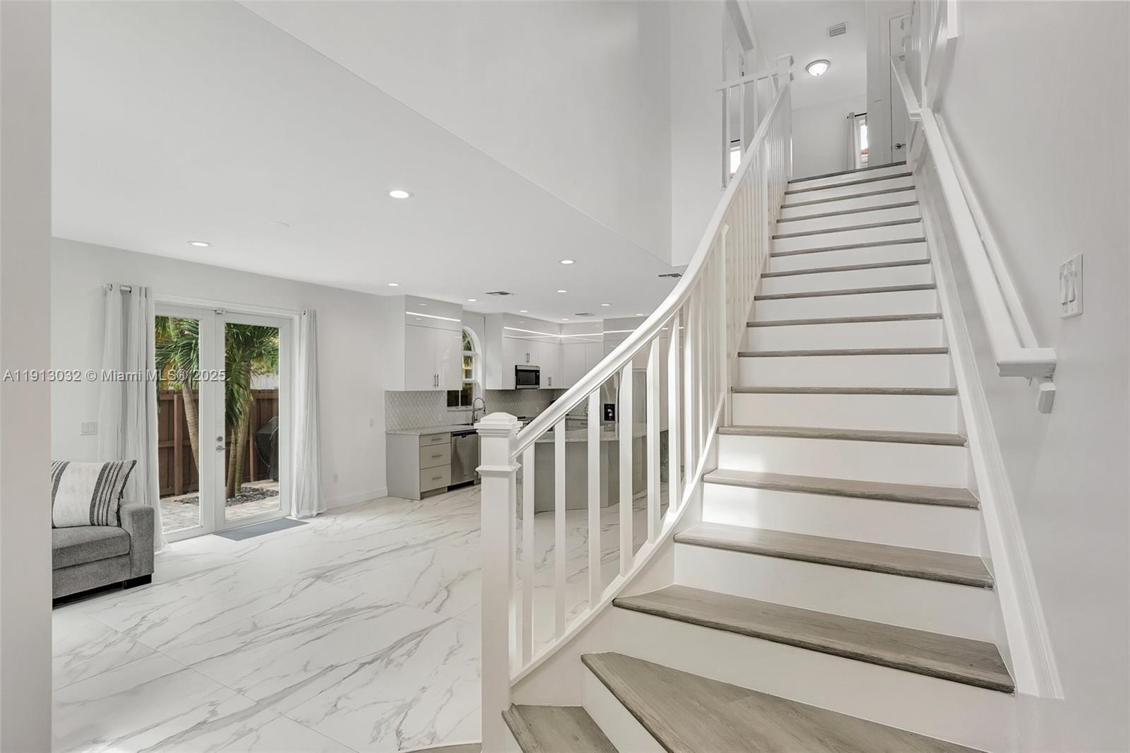 LAUDERDALE - Residential Lease