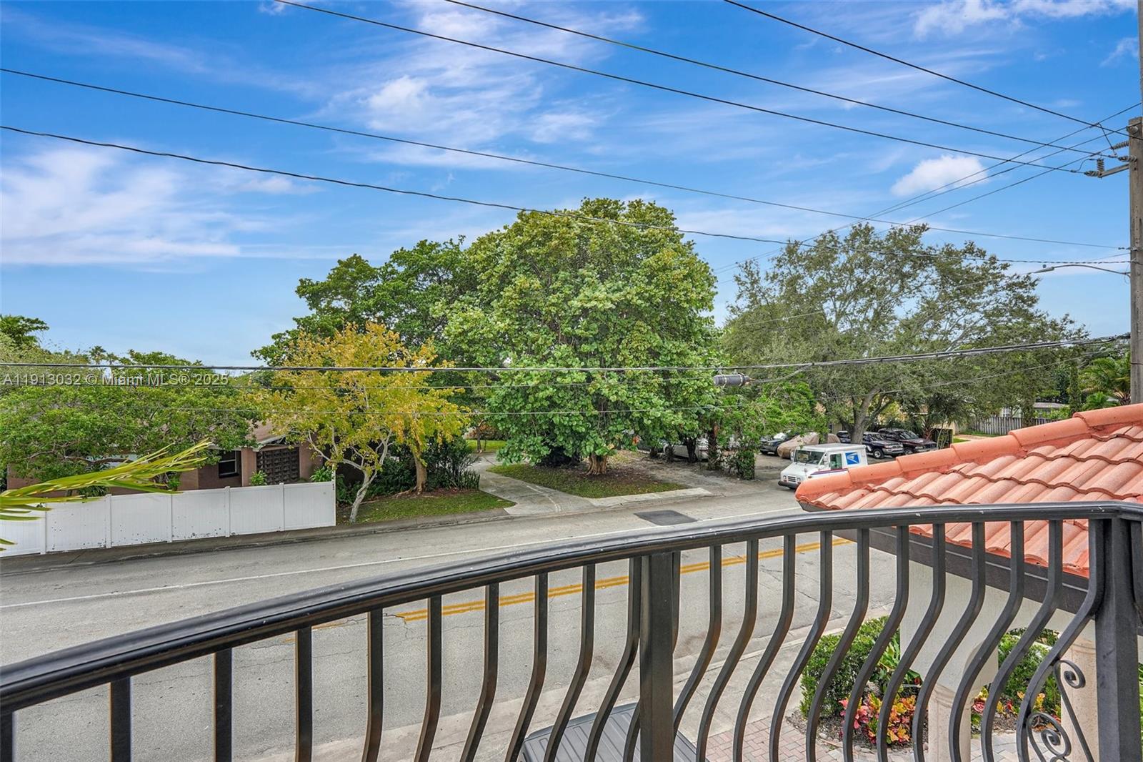 LAUDERDALE - Residential Lease