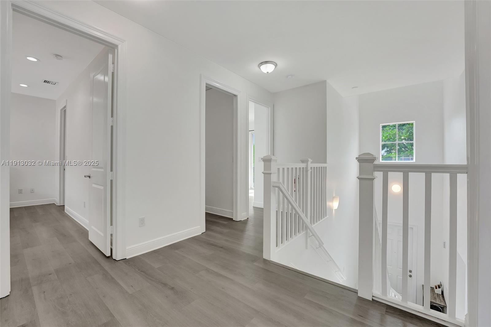 LAUDERDALE - Residential Lease