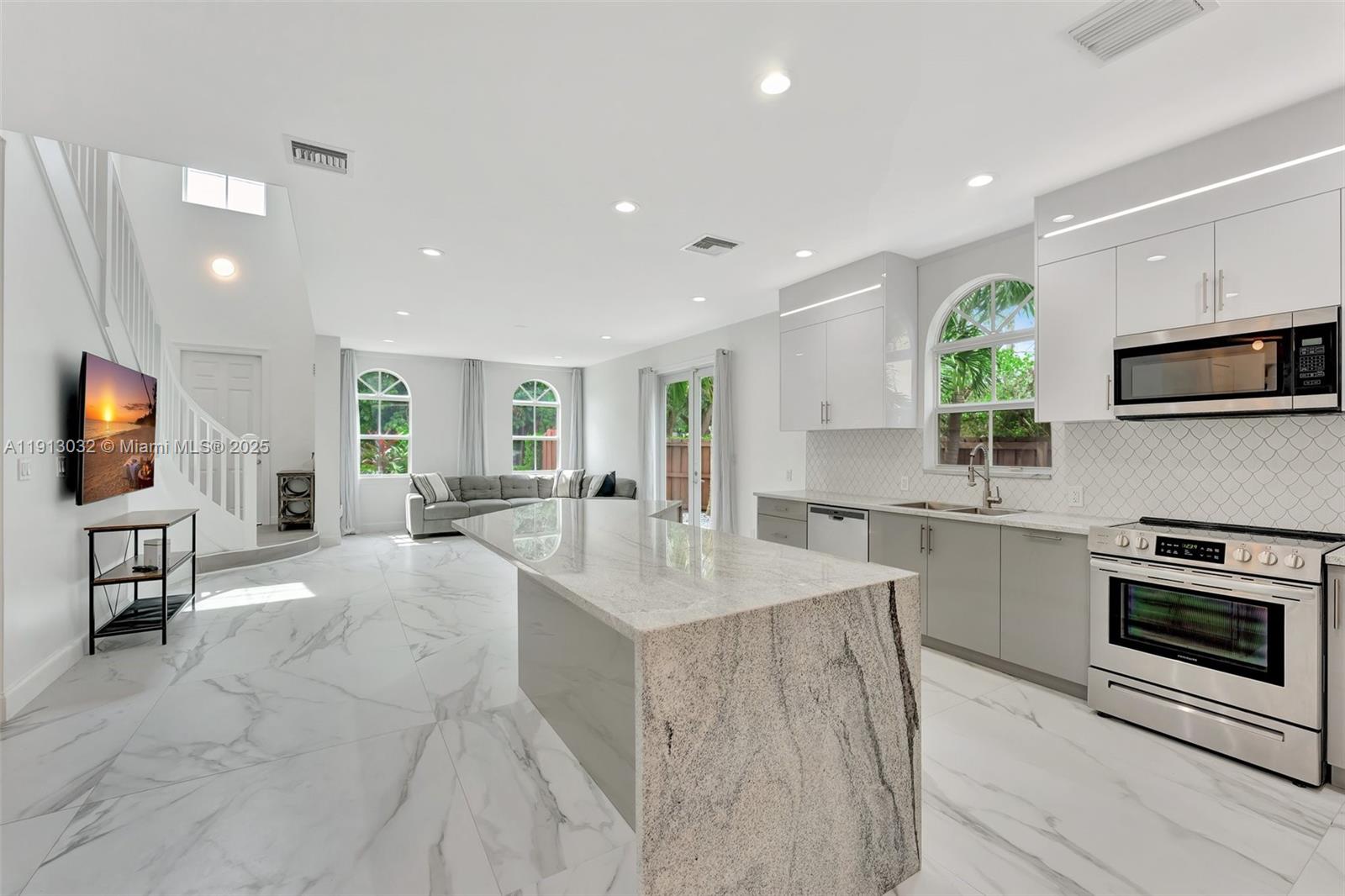 LAUDERDALE - Residential Lease