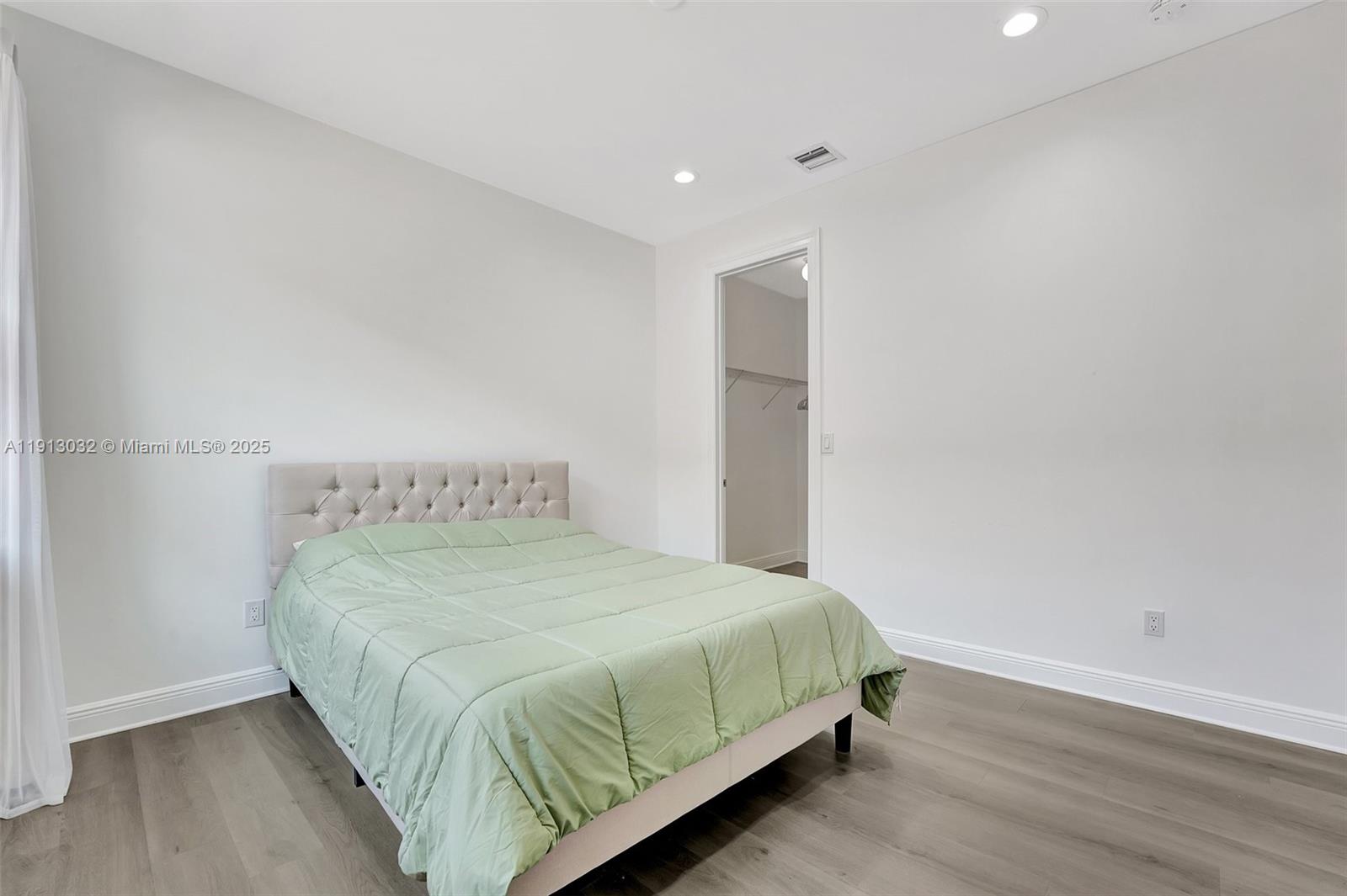 LAUDERDALE - Residential Lease