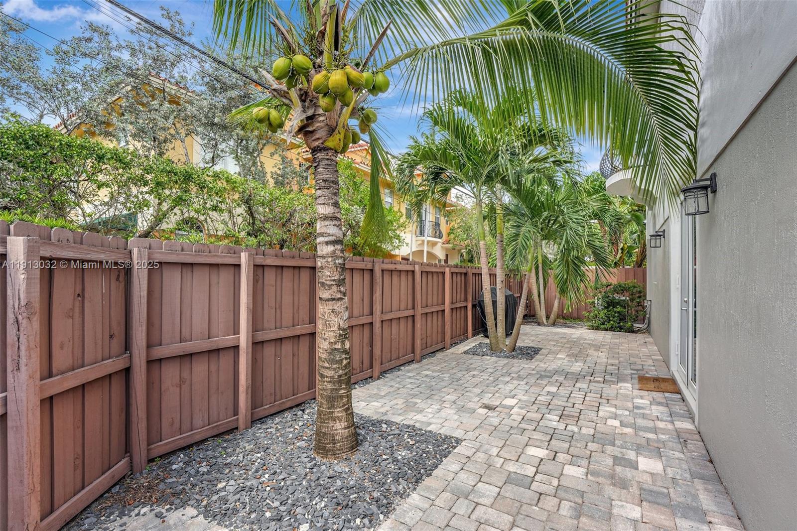 LAUDERDALE - Residential Lease