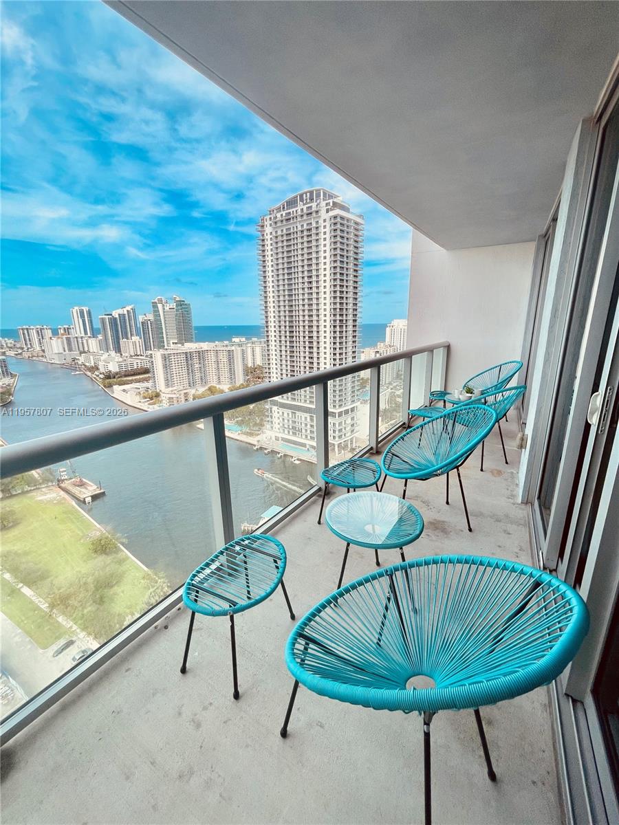 2602 E Hallandale Beach Blvd R2904