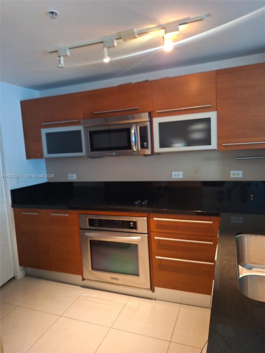 VIZCAYNE SOUTH CONDO - Residential Lease