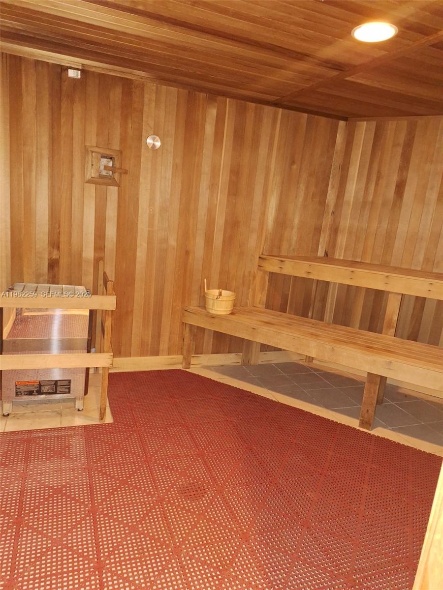 VIZCAYNE SOUTH CONDO - Residential Lease