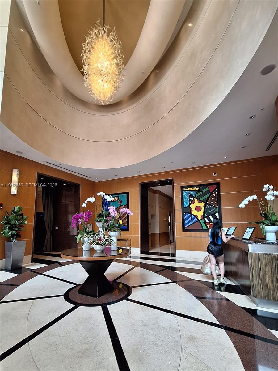 VIZCAYNE SOUTH CONDO - Residential Lease