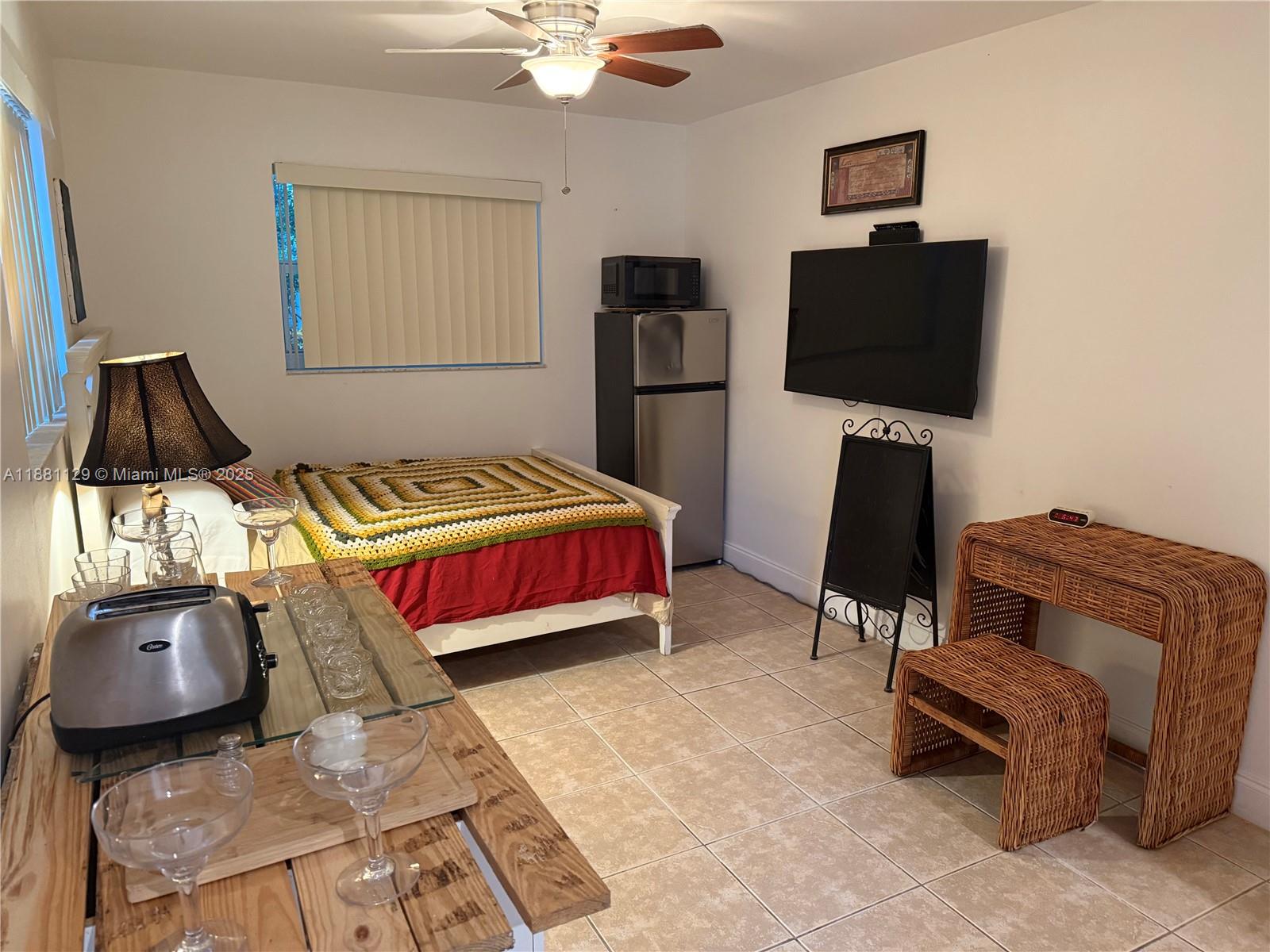 HOLLYWOOD LITTLE RANCHES - Residential Lease