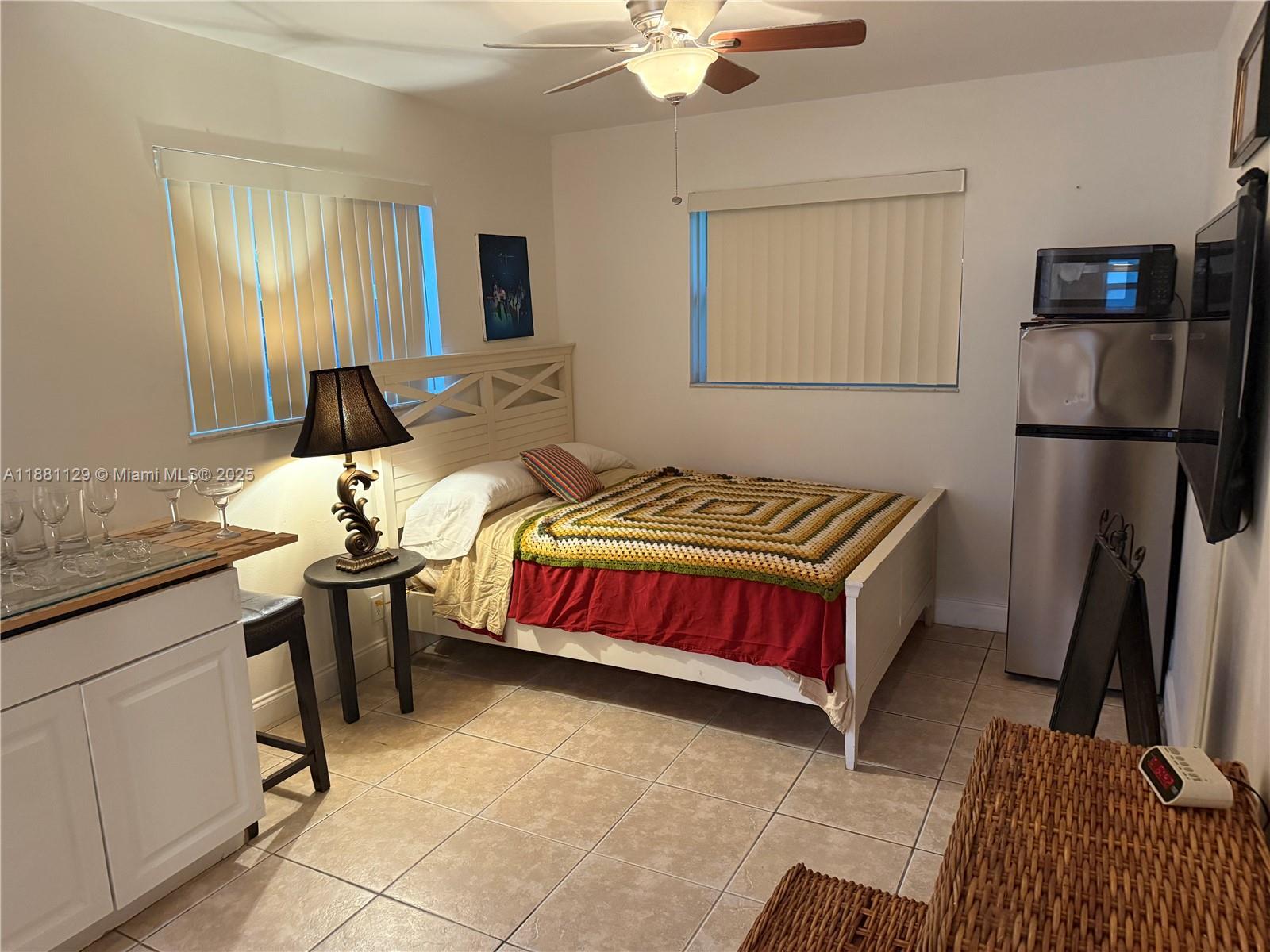 HOLLYWOOD LITTLE RANCHES - Residential Lease