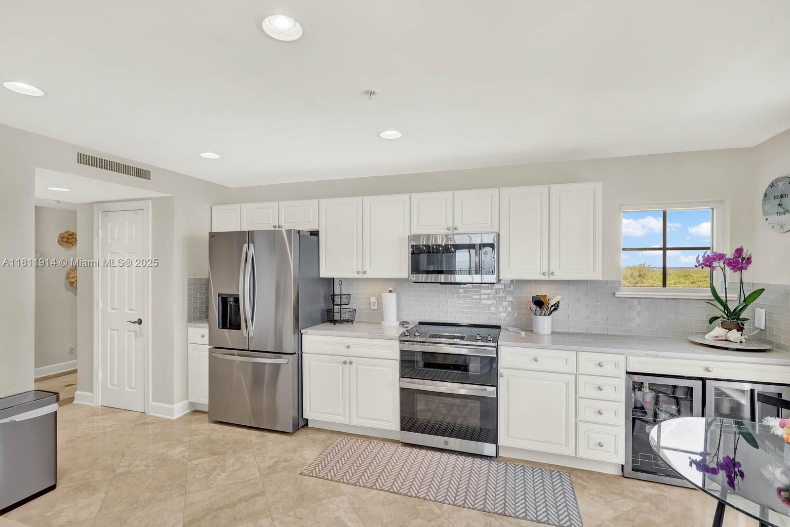 GRAND ISLE OF NORTH HUTCH - Residential