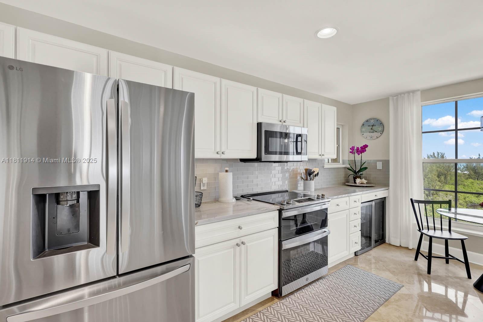GRAND ISLE OF NORTH HUTCH - Residential
