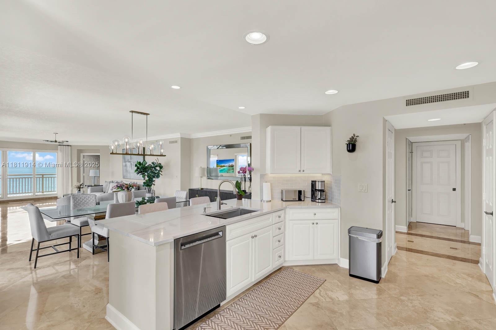 GRAND ISLE OF NORTH HUTCH - Residential