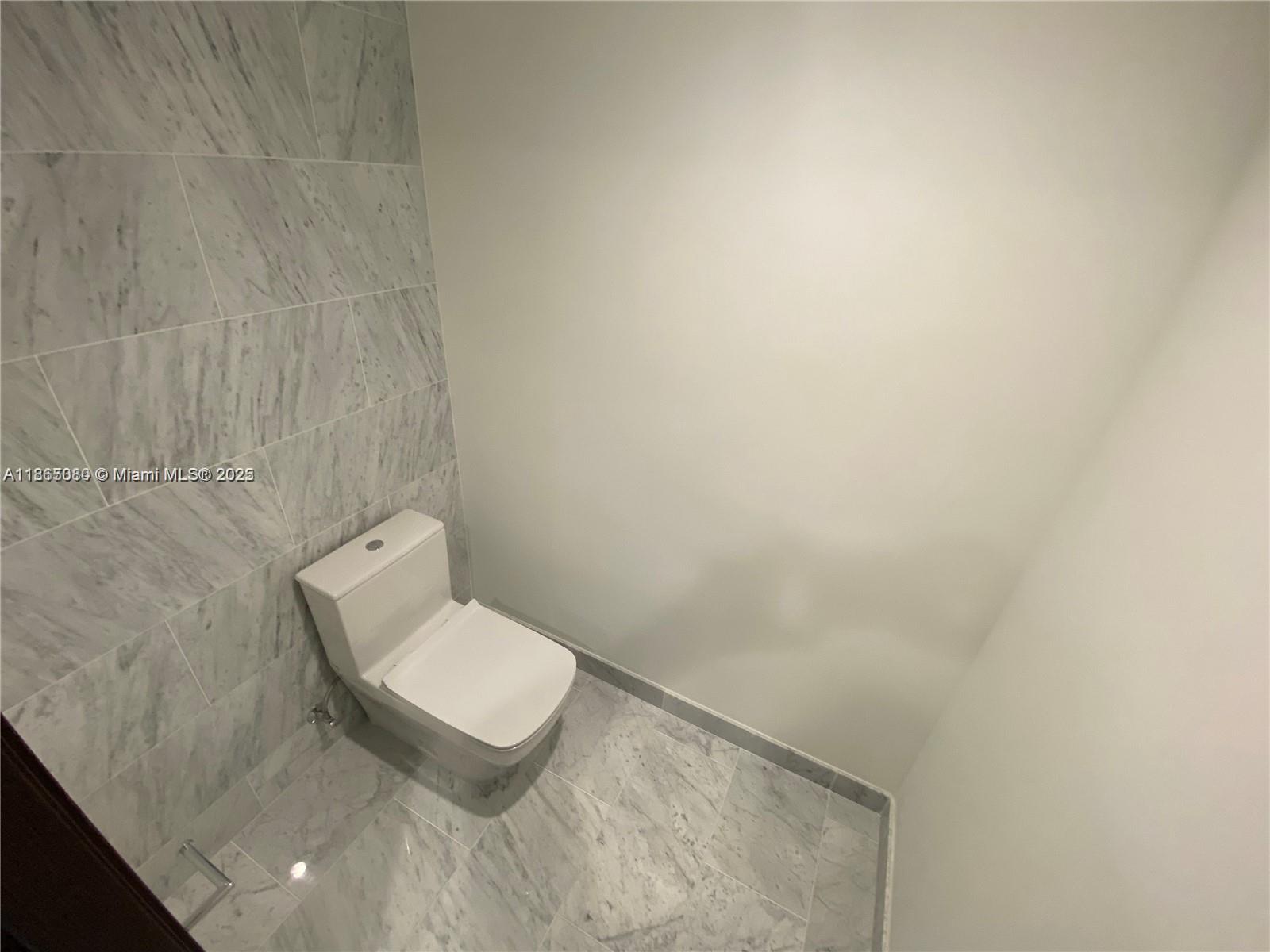 1000 Brickell Plz 3010