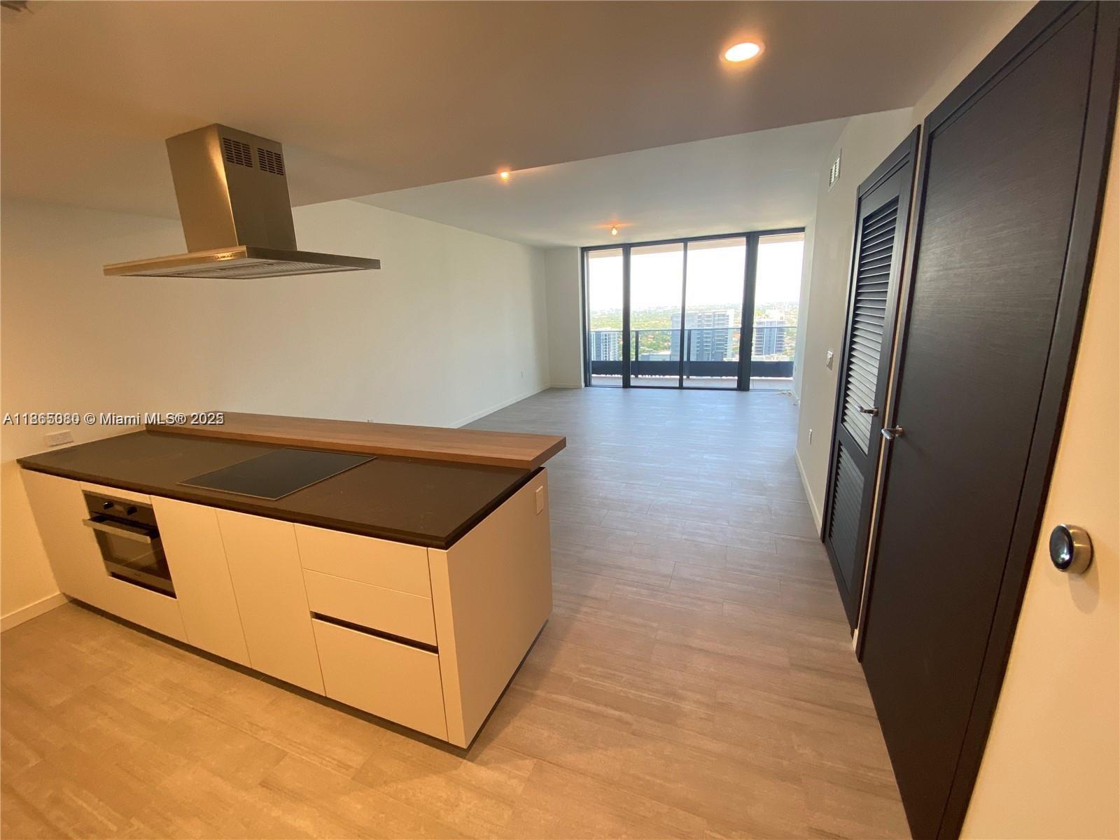1000 Brickell Plz 3010