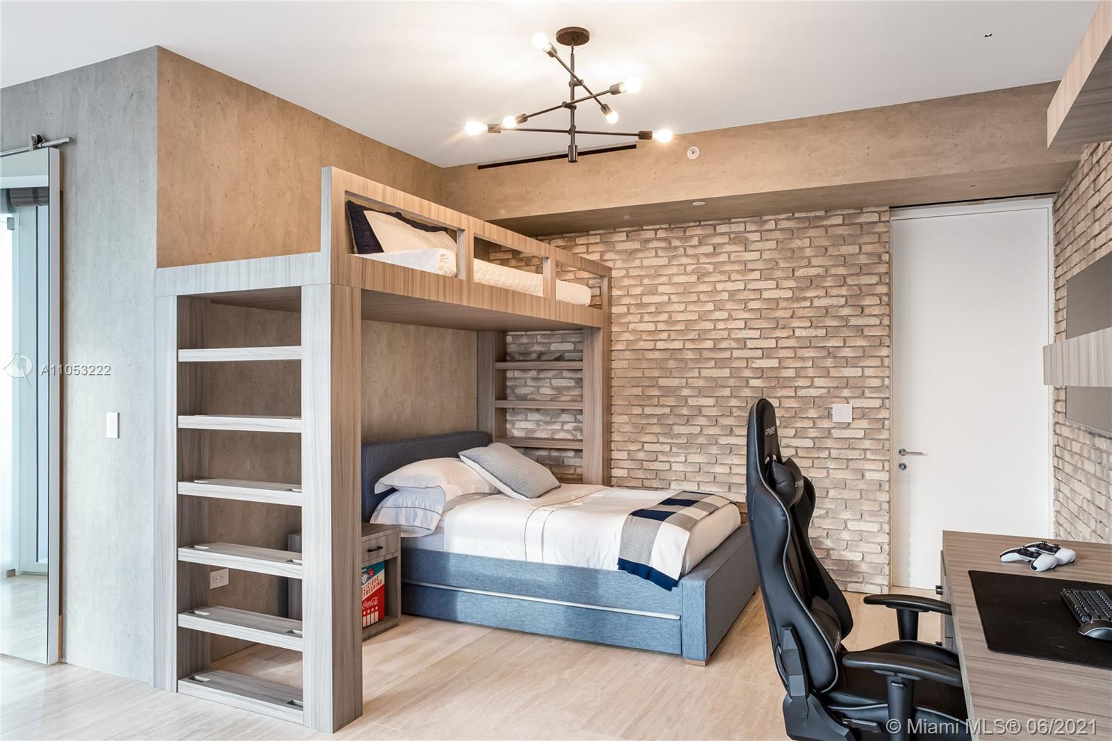 FOUR SEASONS SURF CLUB - Residential