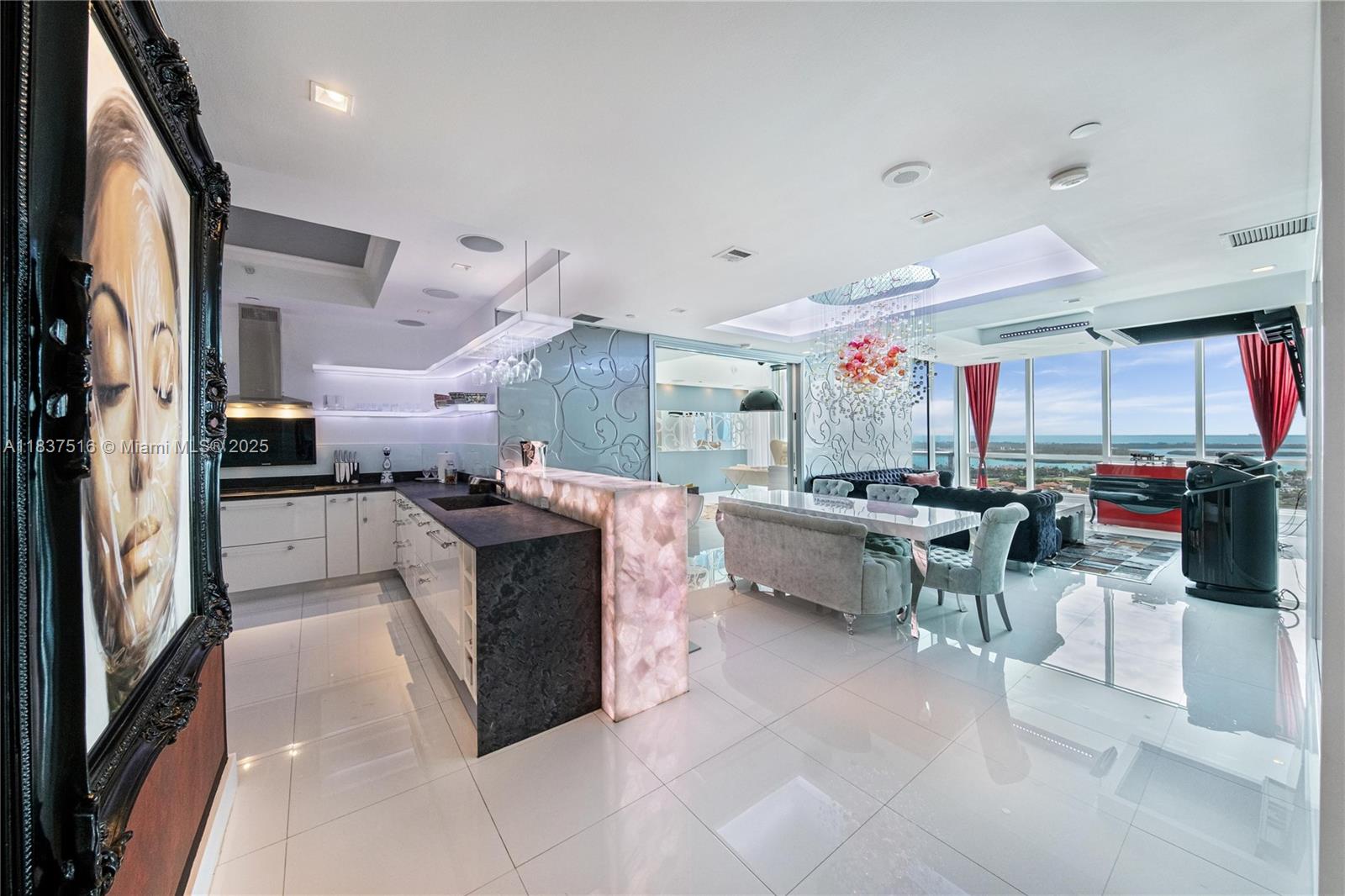 CONTINUUM ON SOUTH BEACH - Residential