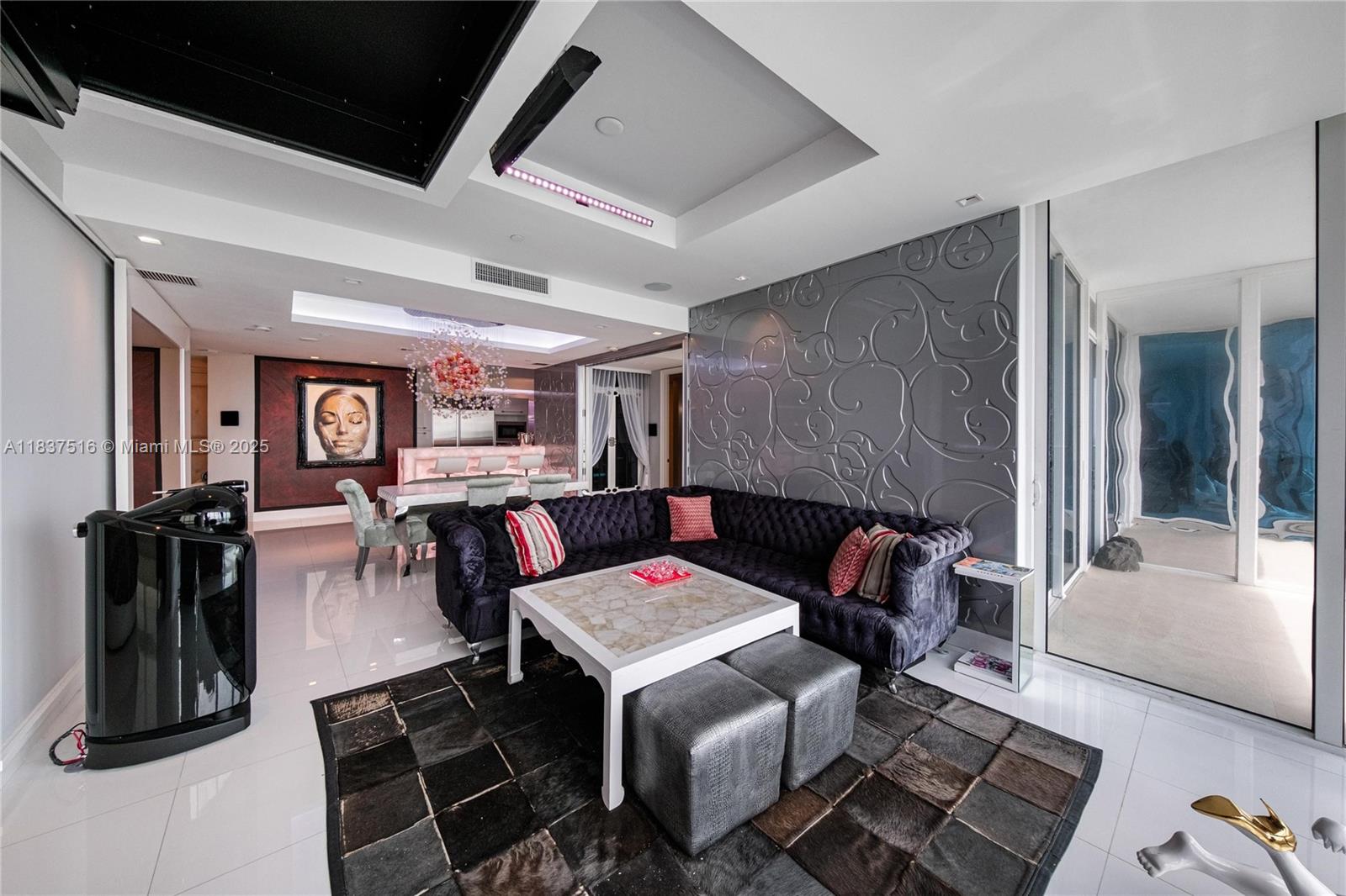 CONTINUUM ON SOUTH BEACH - Residential