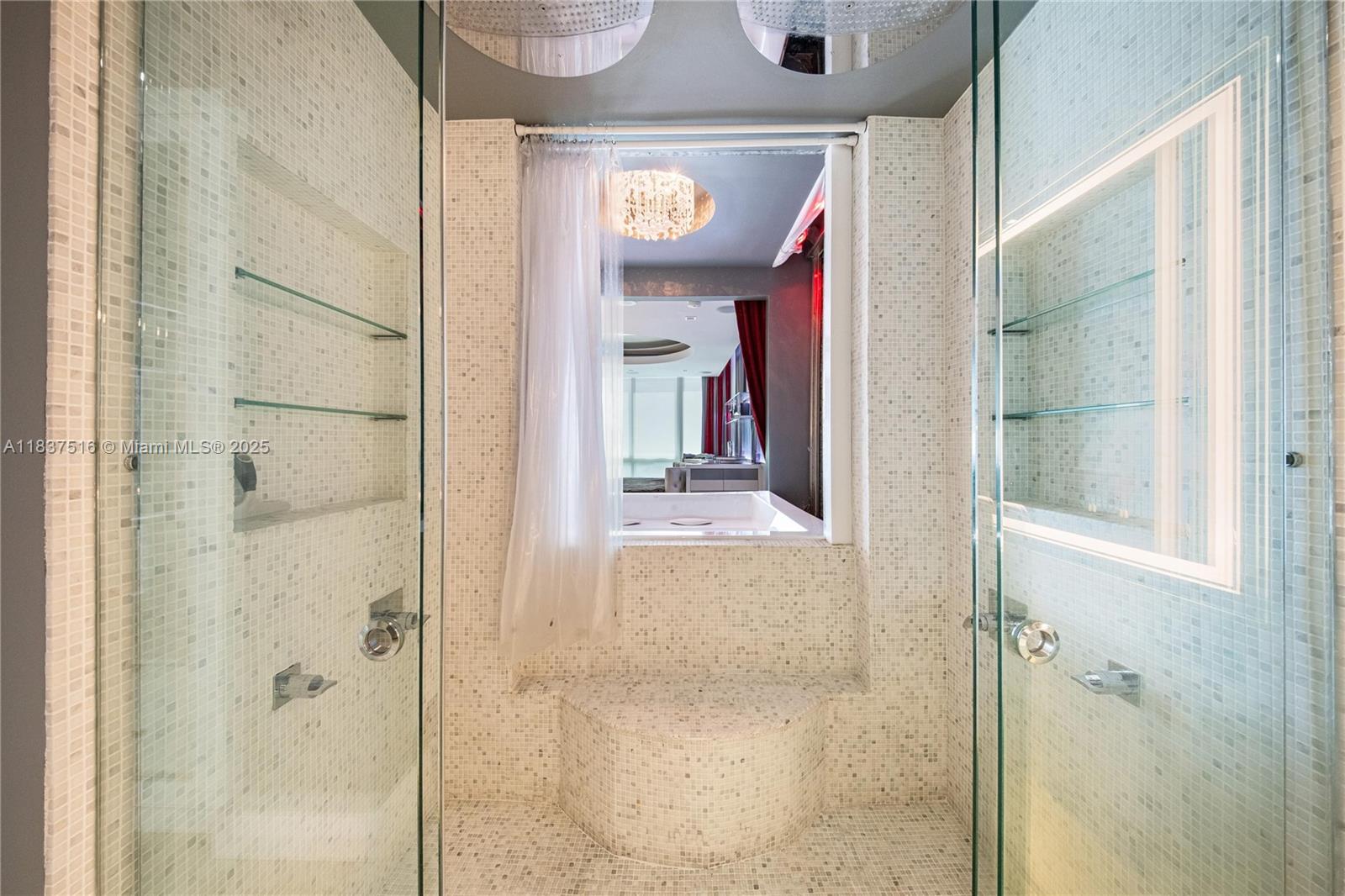 CONTINUUM ON SOUTH BEACH - Residential