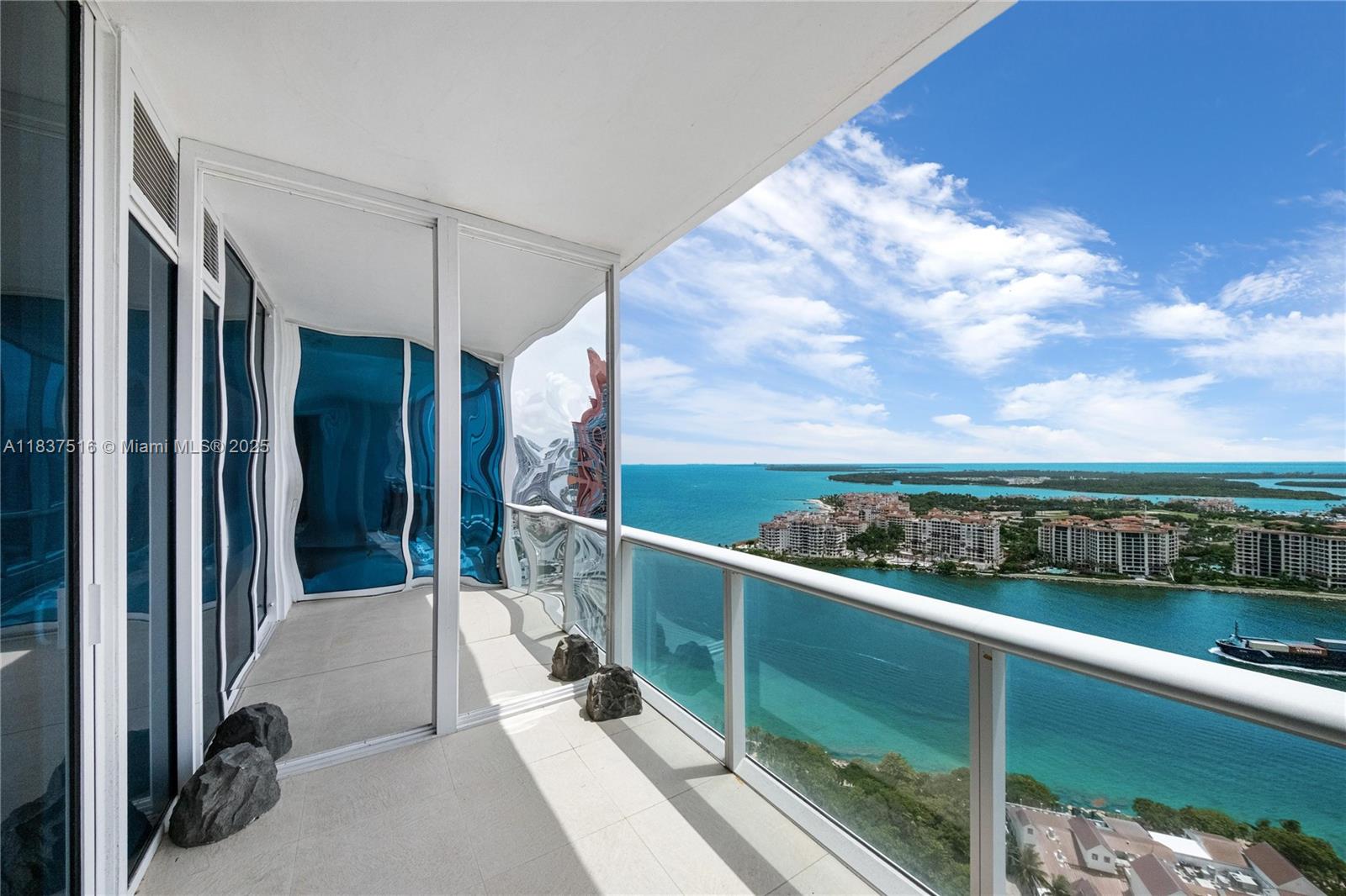 CONTINUUM ON SOUTH BEACH - Residential