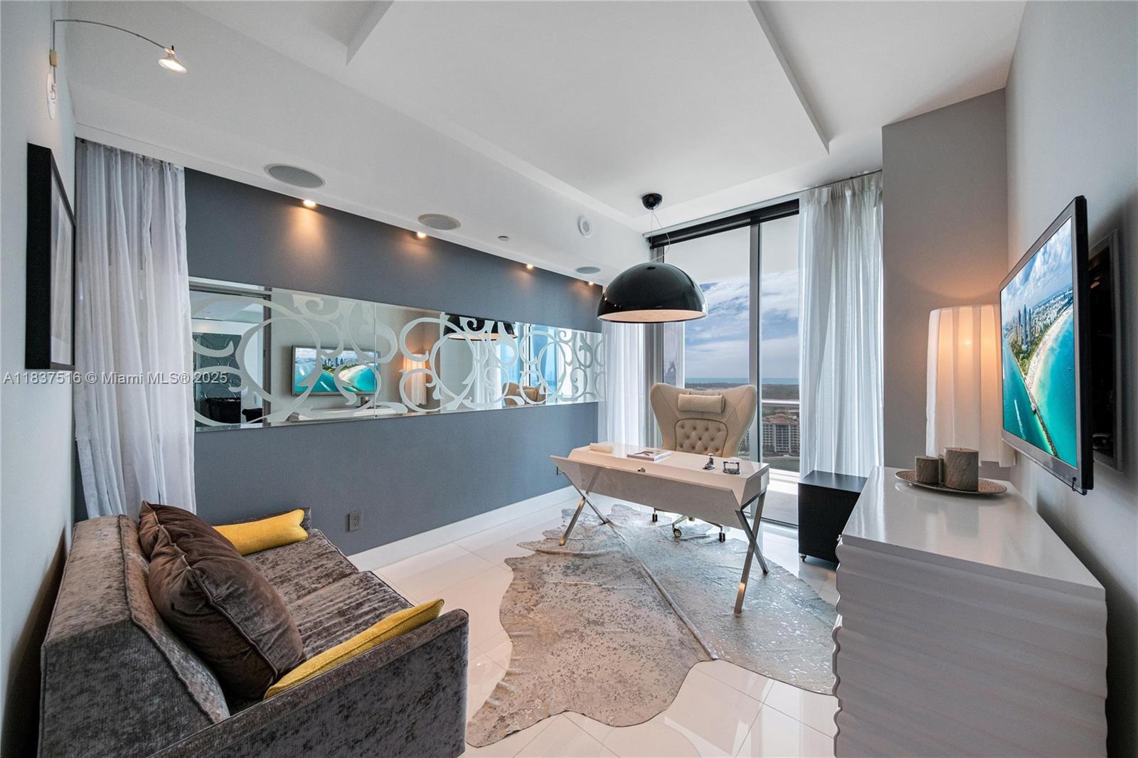 CONTINUUM ON SOUTH BEACH - Residential