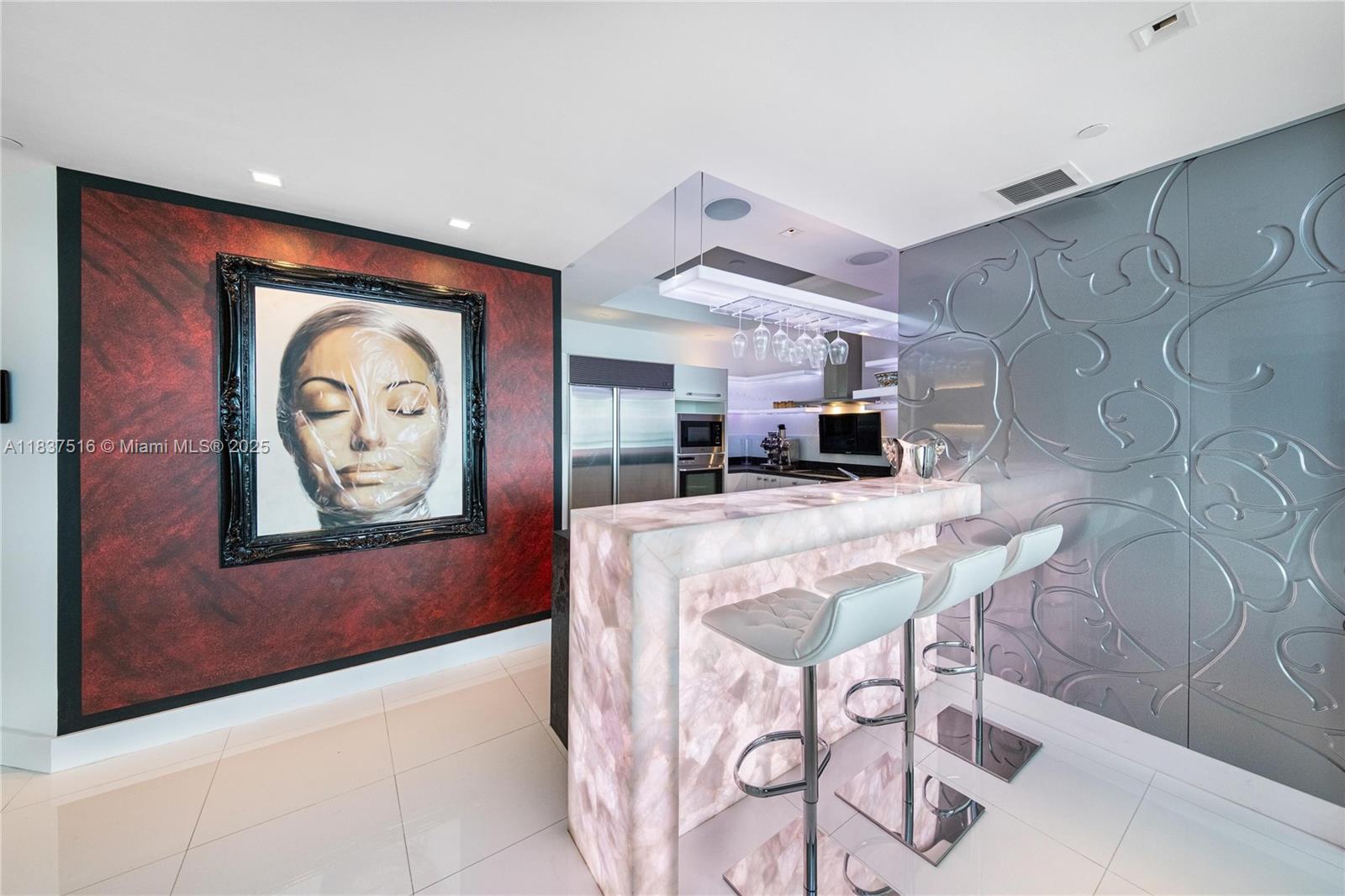 CONTINUUM ON SOUTH BEACH - Residential