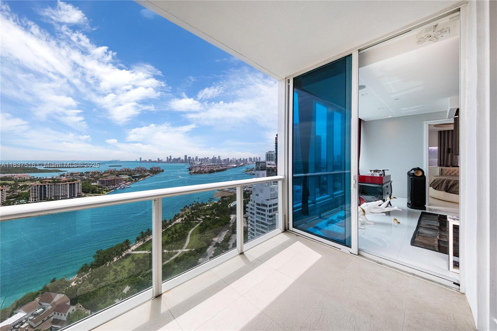 CONTINUUM ON SOUTH BEACH - Residential