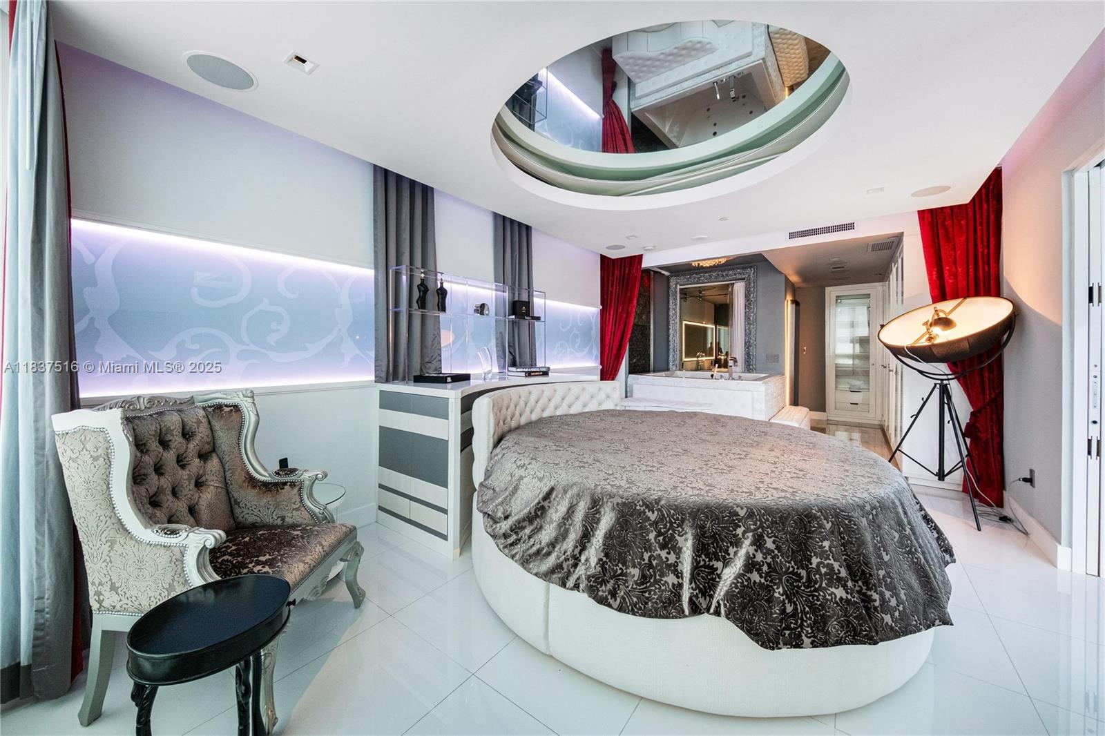 CONTINUUM ON SOUTH BEACH - Residential