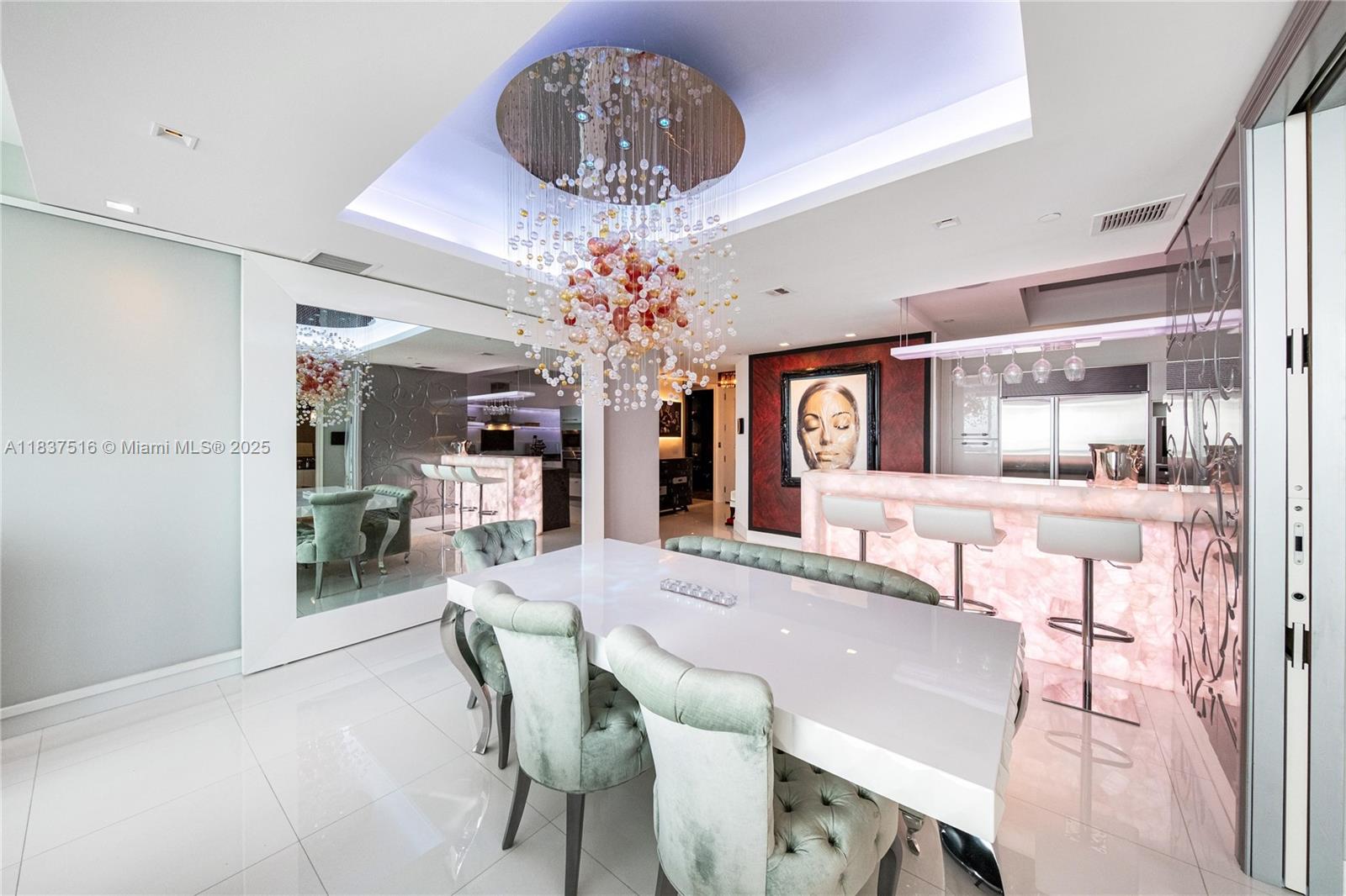 CONTINUUM ON SOUTH BEACH - Residential