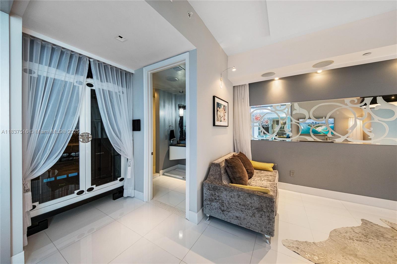 CONTINUUM ON SOUTH BEACH - Residential