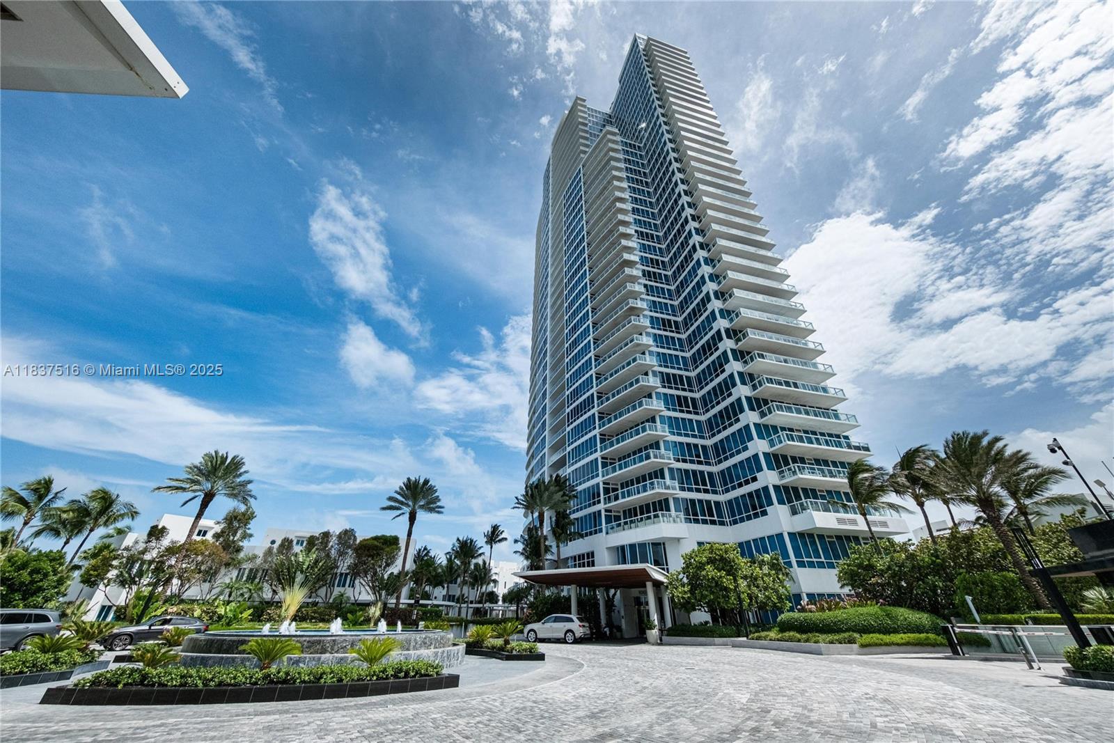 CONTINUUM ON SOUTH BEACH - Residential