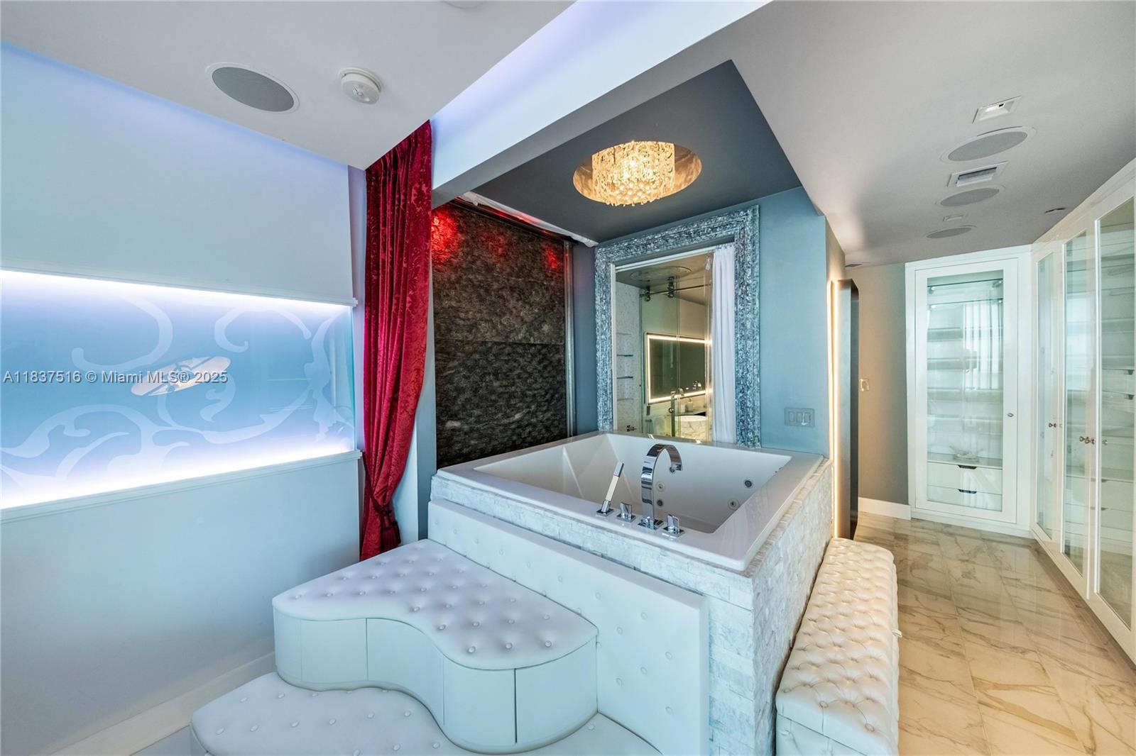 CONTINUUM ON SOUTH BEACH - Residential