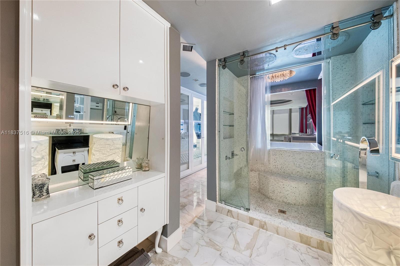 CONTINUUM ON SOUTH BEACH - Residential