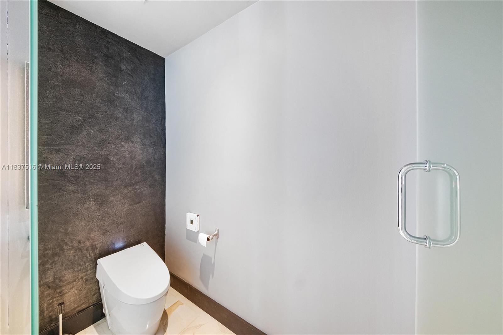 CONTINUUM ON SOUTH BEACH - Residential