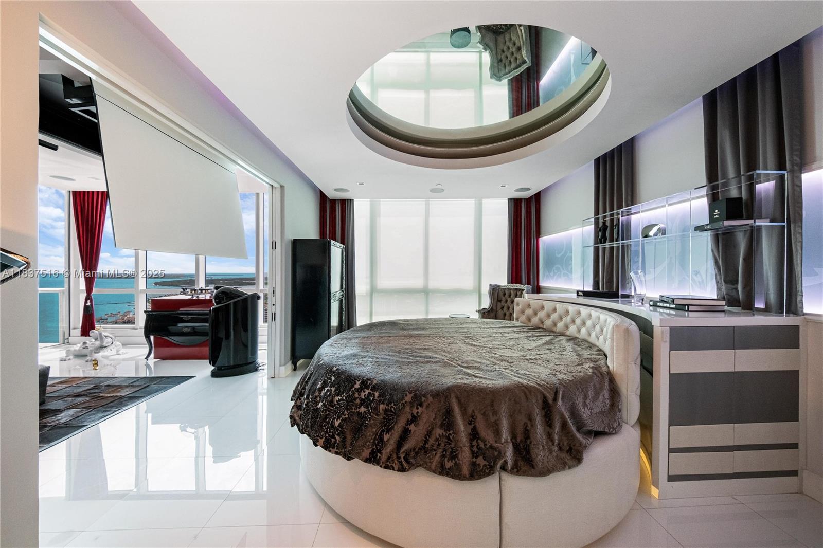 CONTINUUM ON SOUTH BEACH - Residential