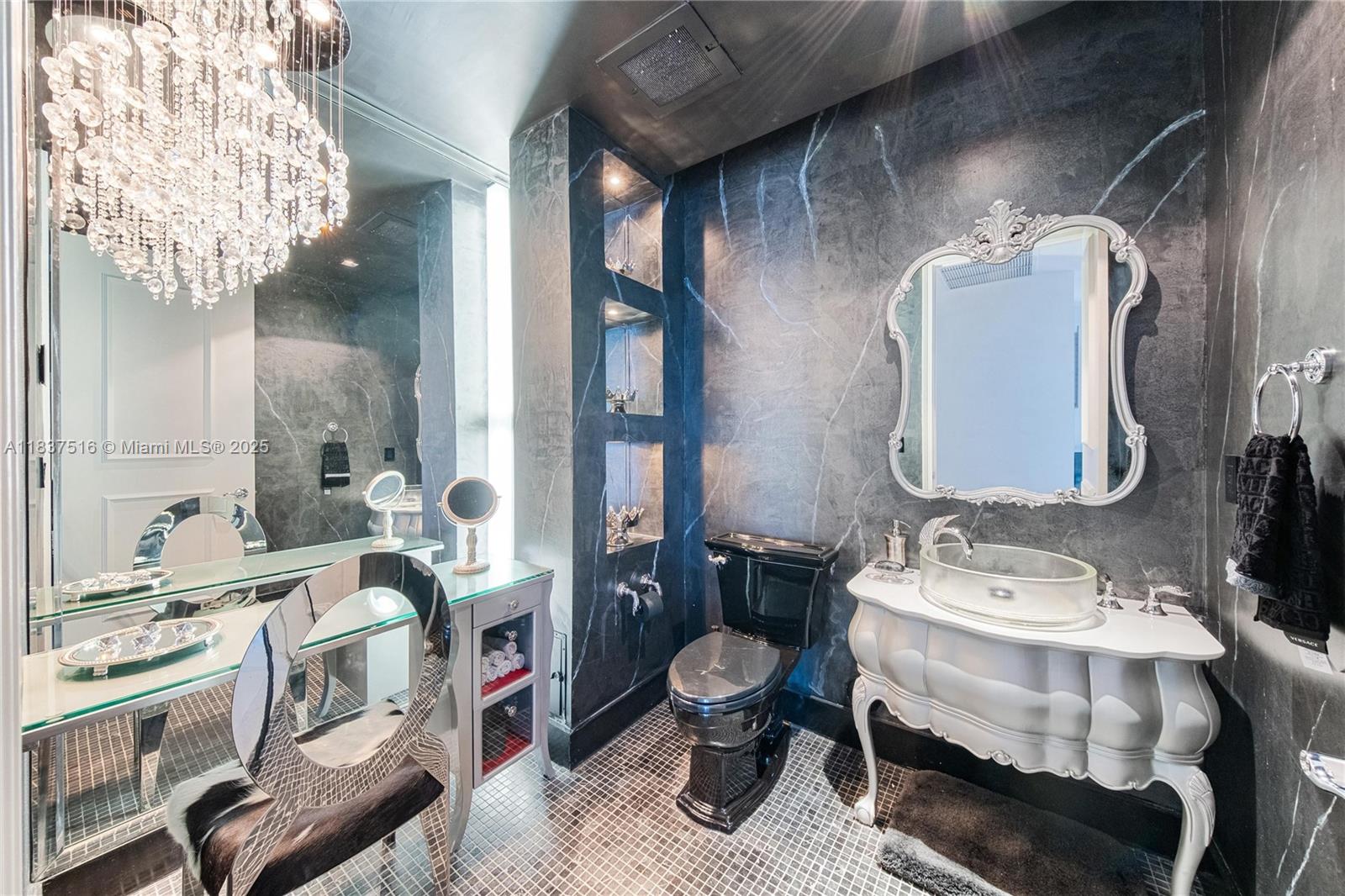 CONTINUUM ON SOUTH BEACH - Residential