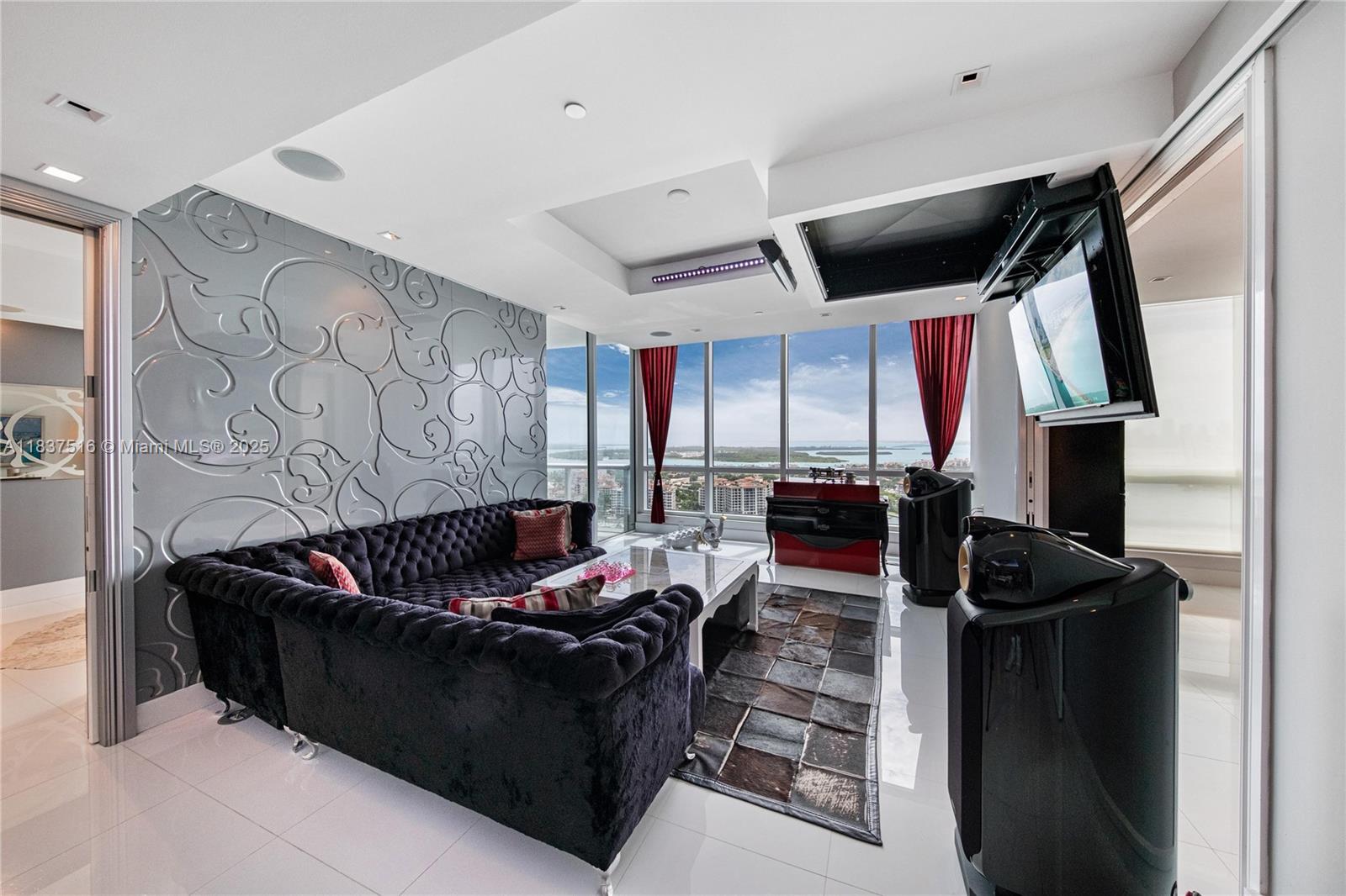 CONTINUUM ON SOUTH BEACH - Residential