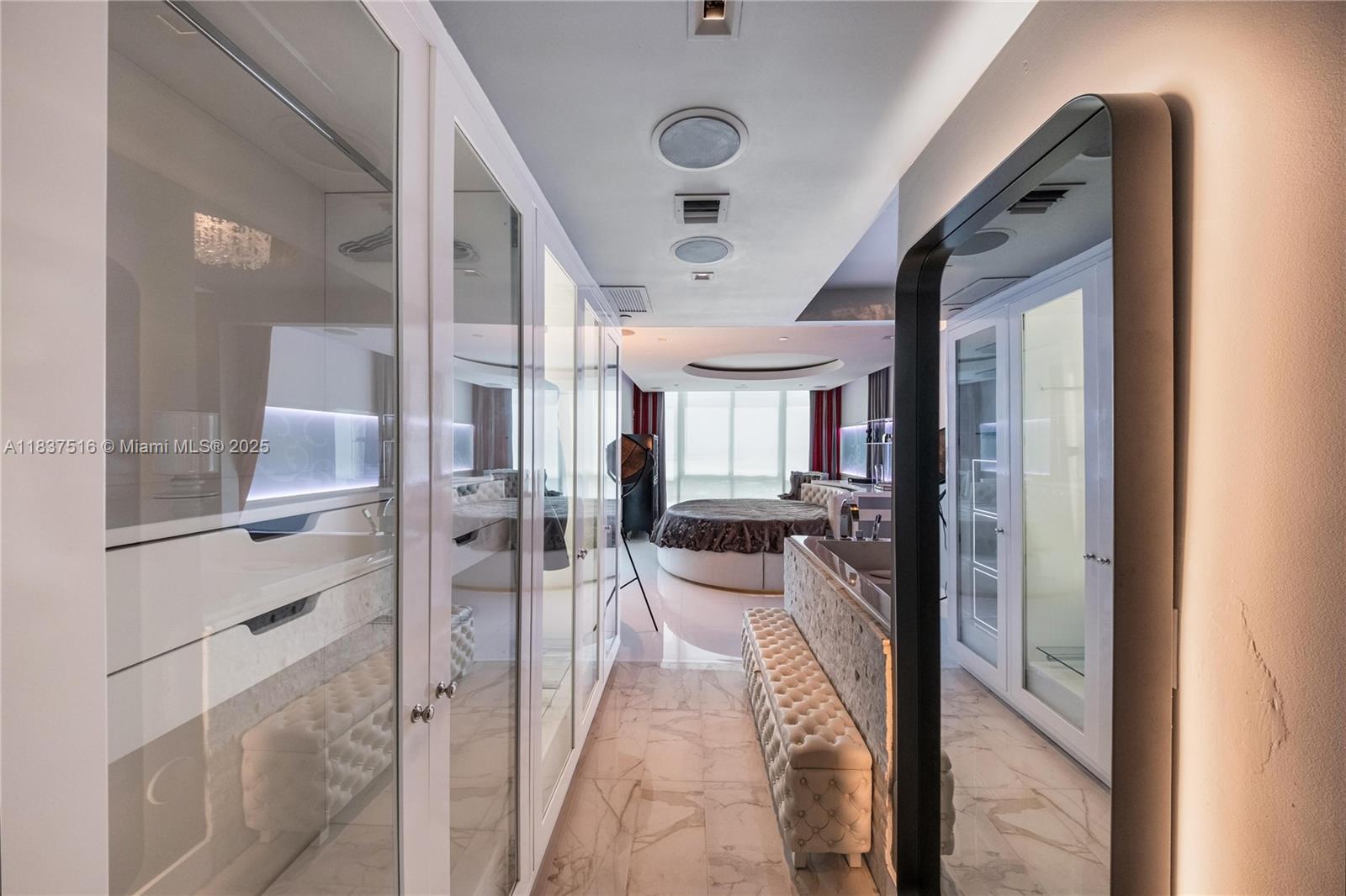 CONTINUUM ON SOUTH BEACH - Residential