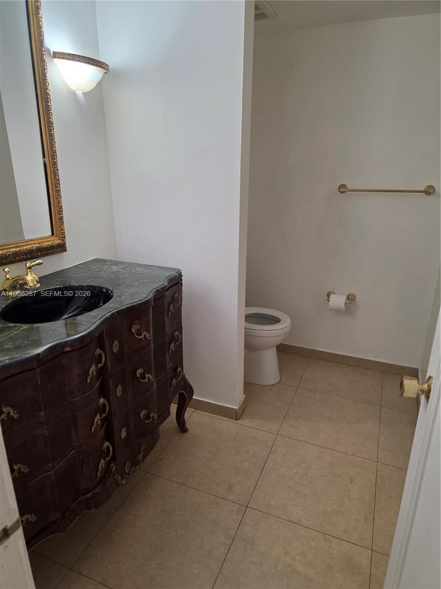 Turnberry Towers Condo - Residential Lease