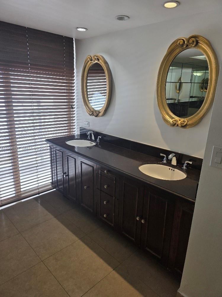 Turnberry Towers Condo - Residential Lease