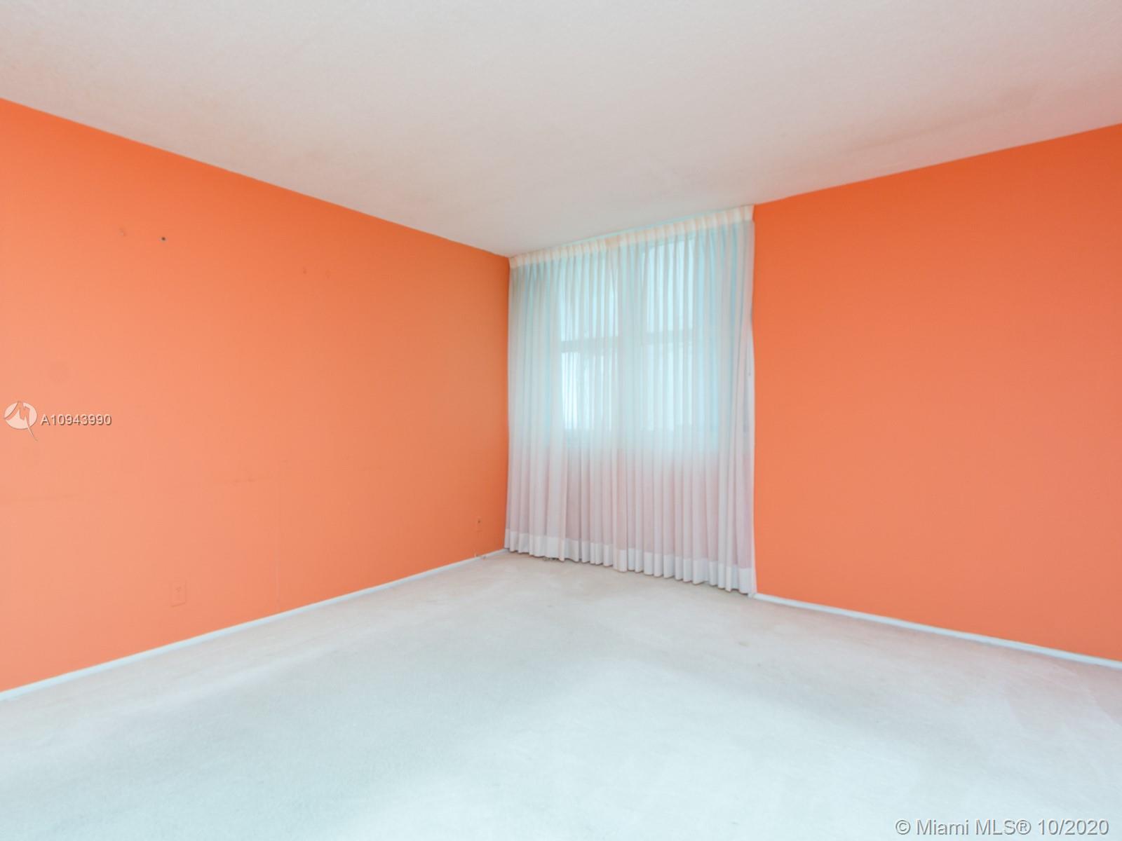 PARKER PLAZA ESTATES COND - Residential