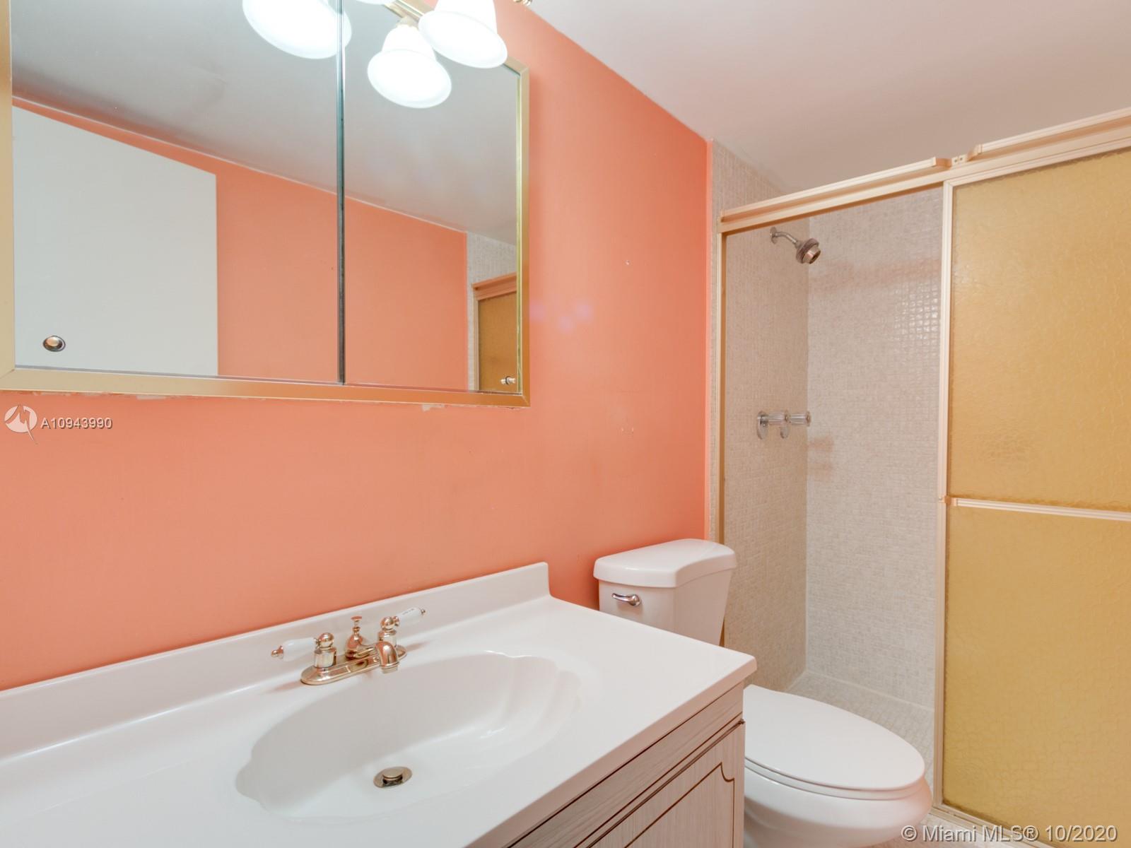 PARKER PLAZA ESTATES COND - Residential