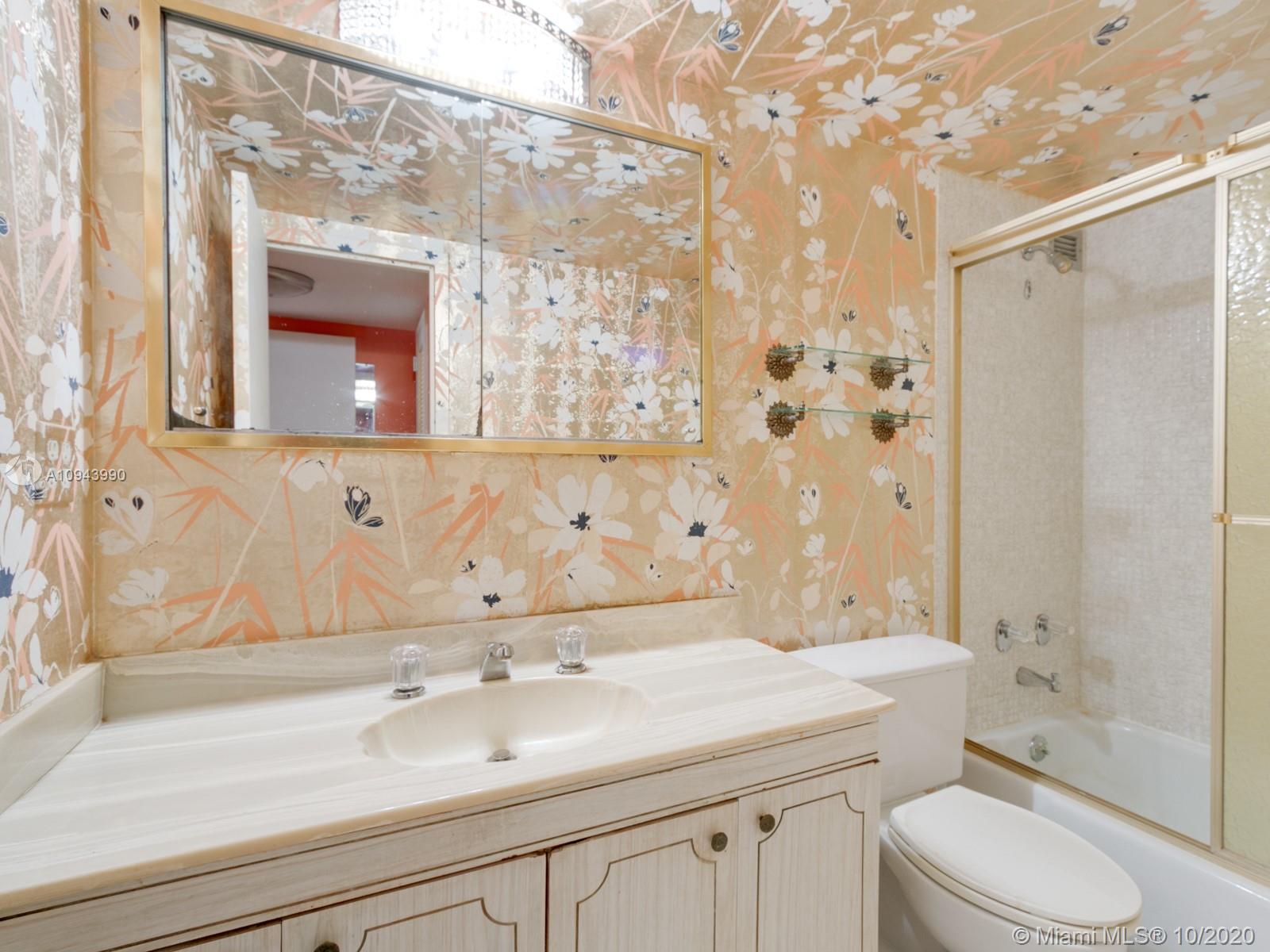 PARKER PLAZA ESTATES COND - Residential