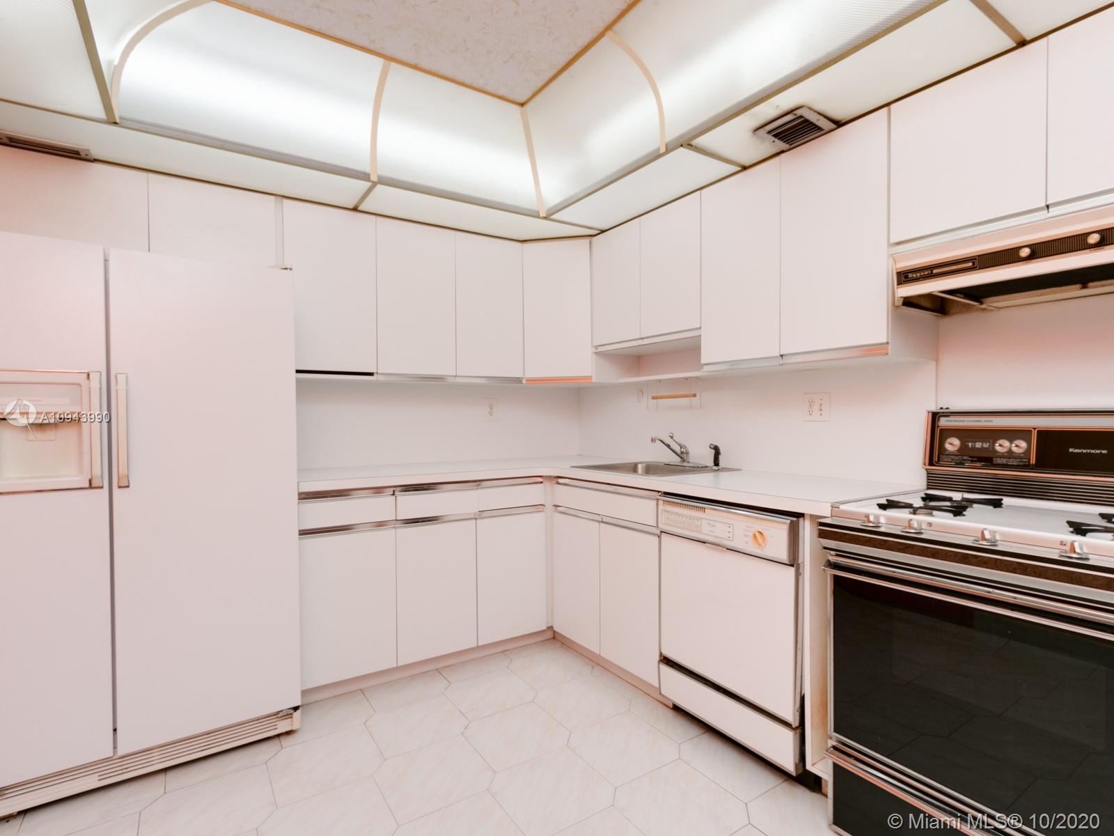 PARKER PLAZA ESTATES COND - Residential