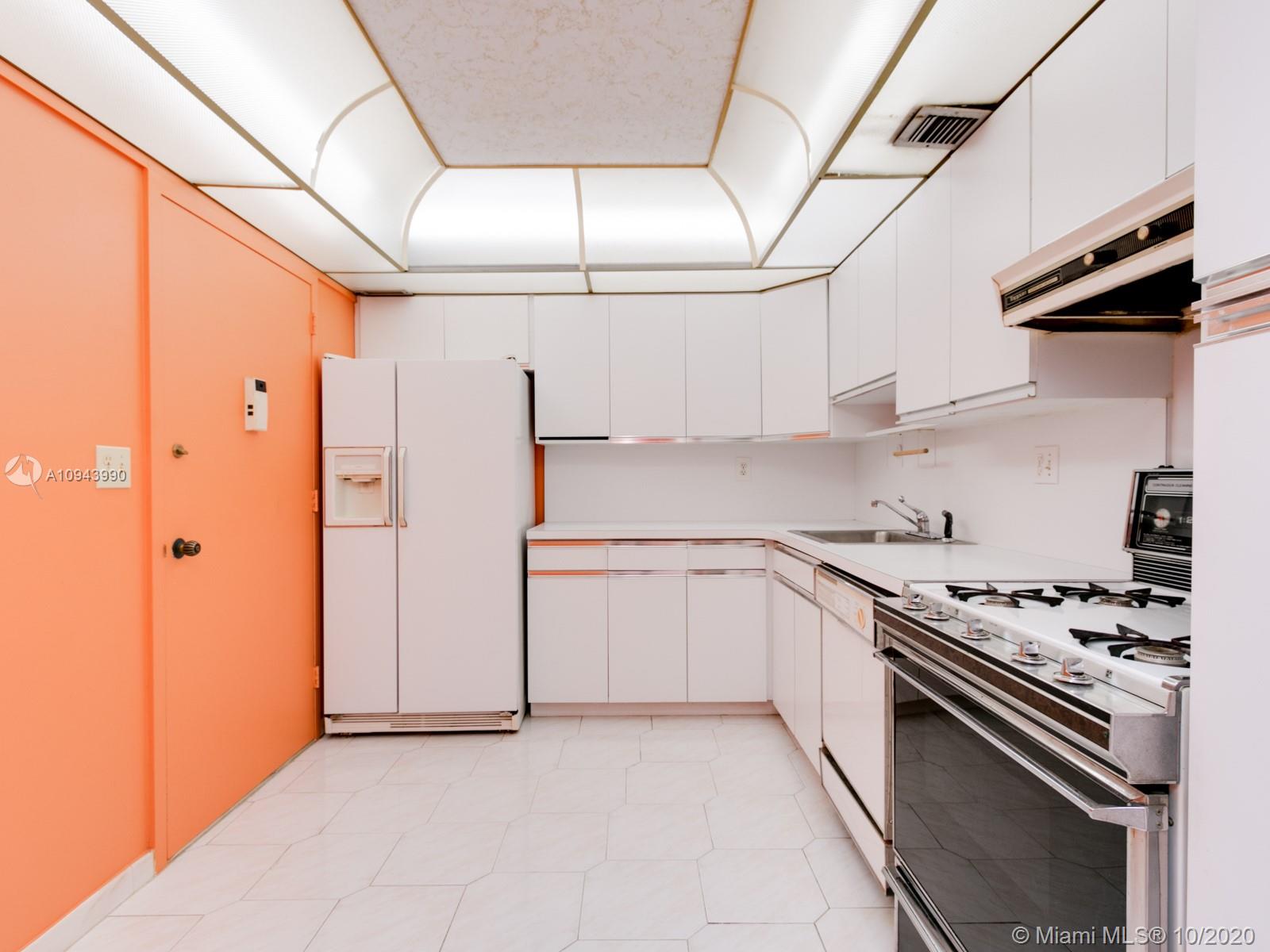 PARKER PLAZA ESTATES COND - Residential